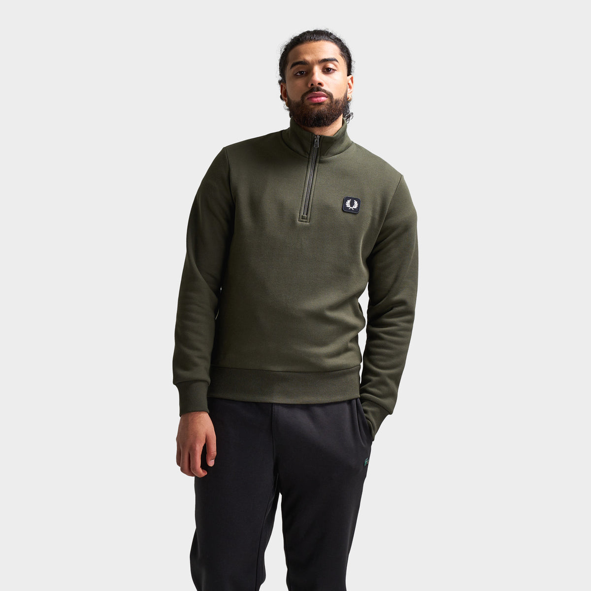 Fred Perry Badge Half Zip Sweatshirt / Hunting Green | JD Sports
