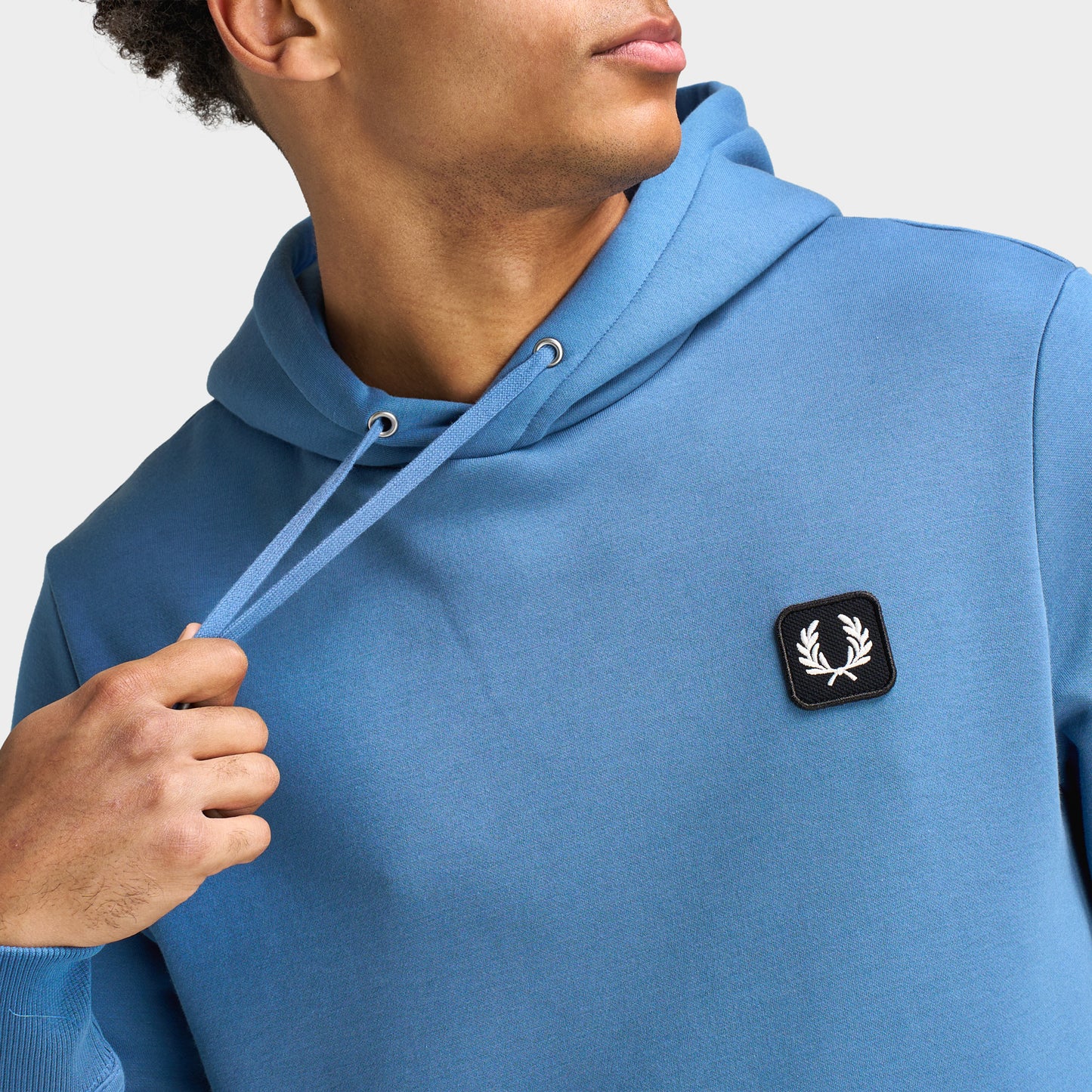 Fred Perry Badge Hoodie / Ace Blue