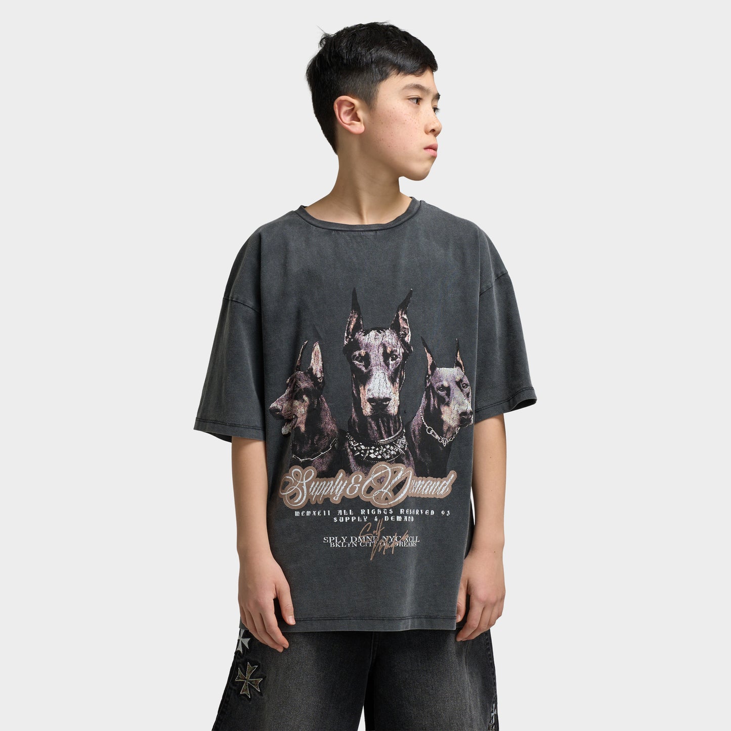Supply & Demand Juniors' Brooke T-Shirt / Black