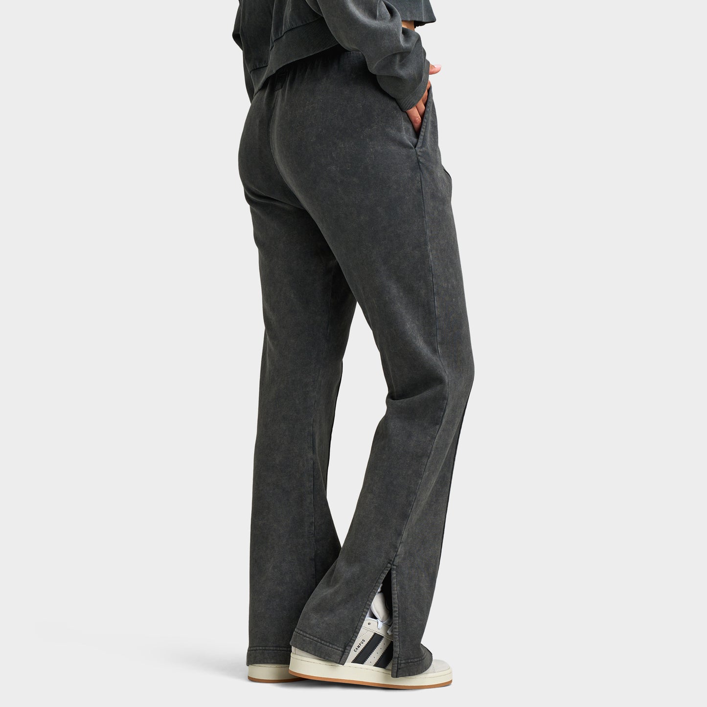 Supply & Demand Pantalon évasé fendu Monair pour femme / Gris délavé