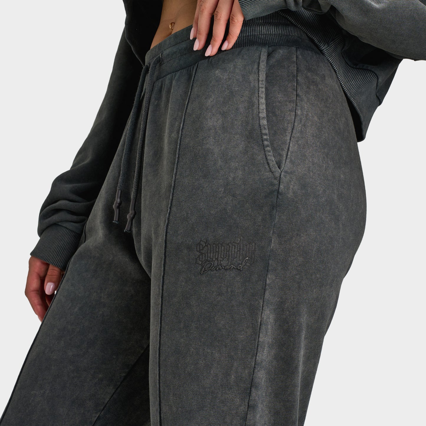 Supply & Demand Pantalon évasé fendu Monair pour femme / Gris délavé