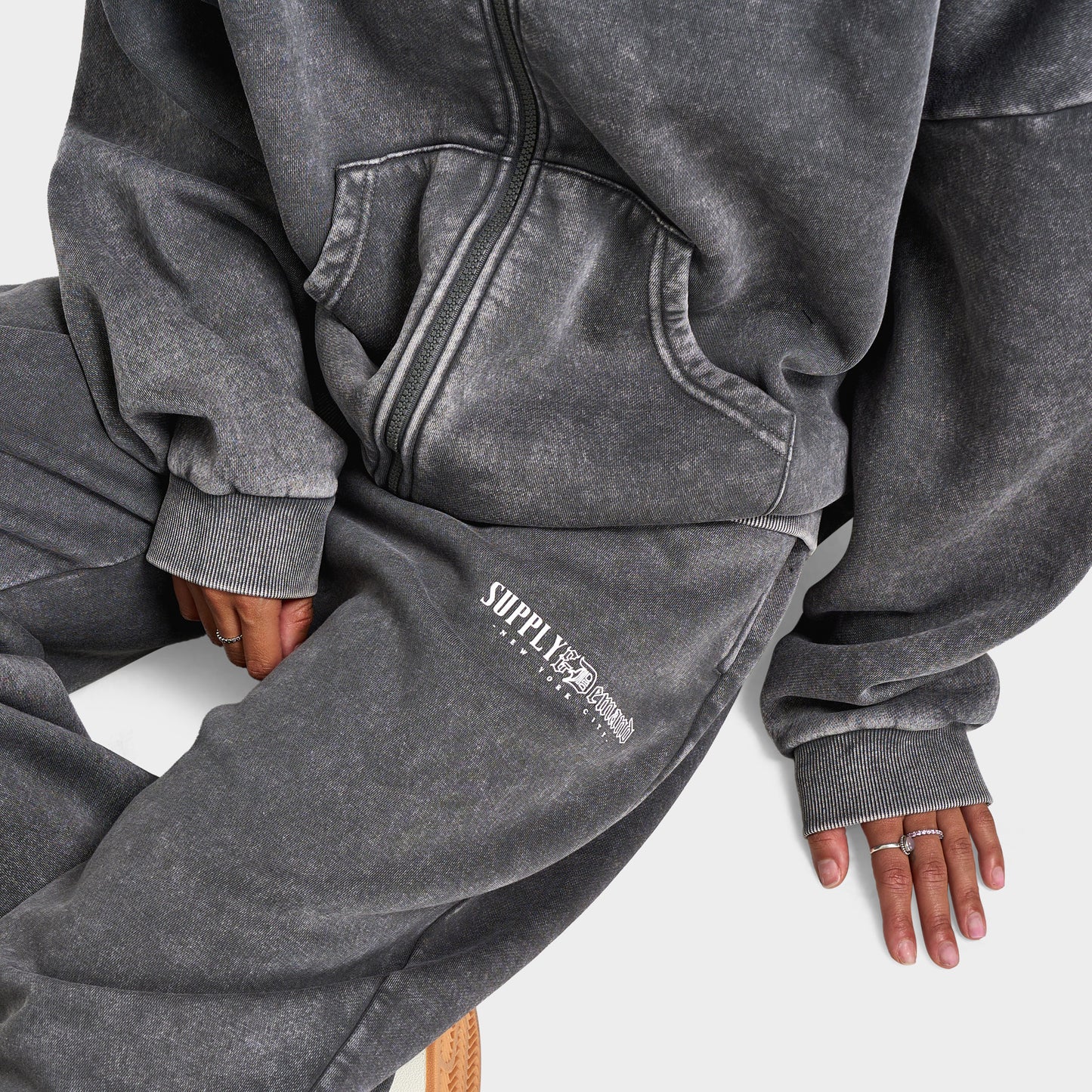 Supply & Demand Pantalon de jogging à jambes larges Scorp pour femme / Gris foncé délavé