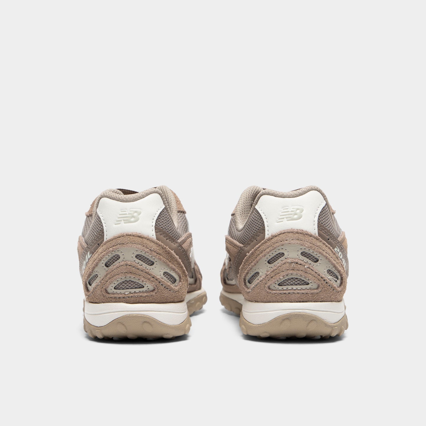 New Balance 204L Mushroom / Arid Stone - White