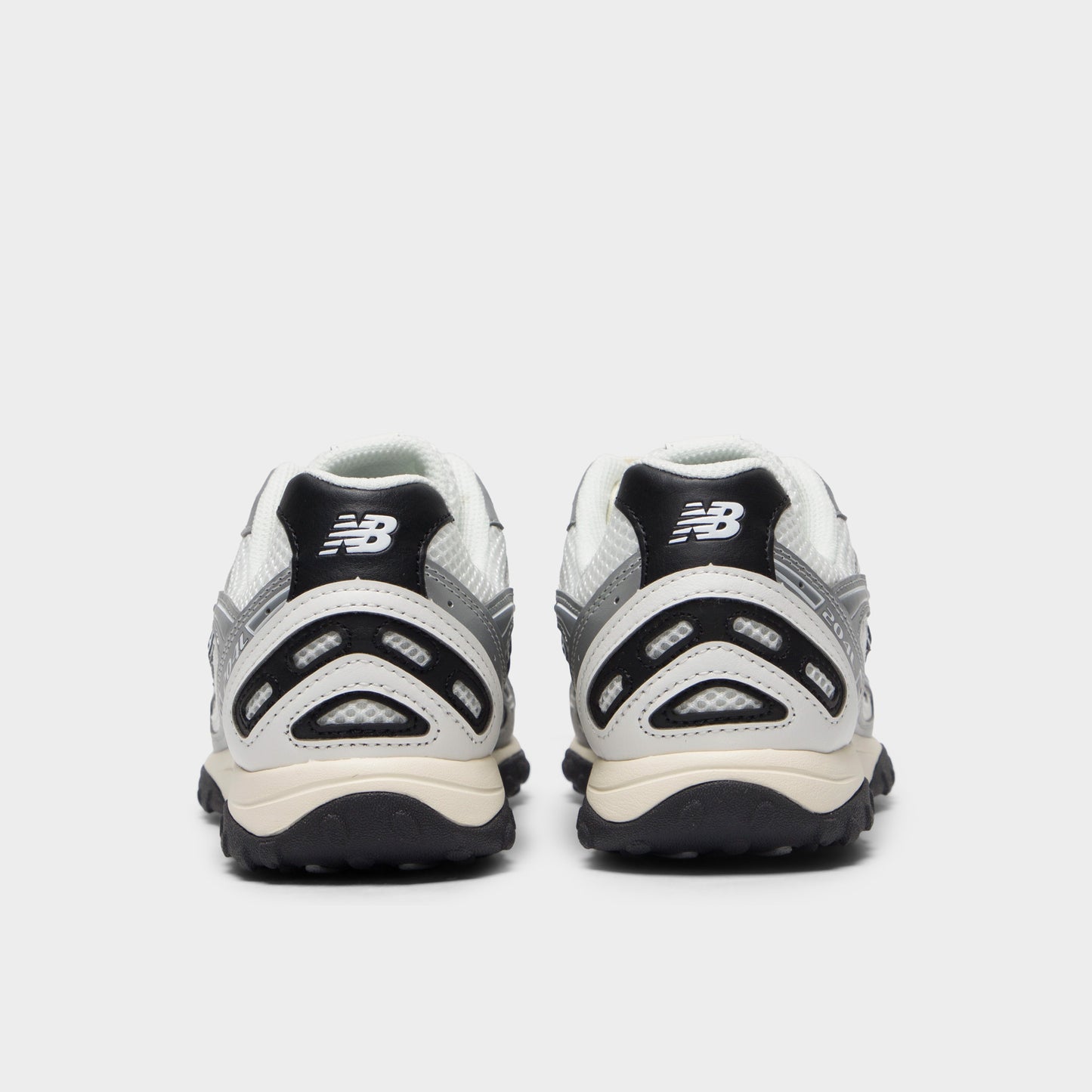 New Balance 204L Silver Metallic / Black