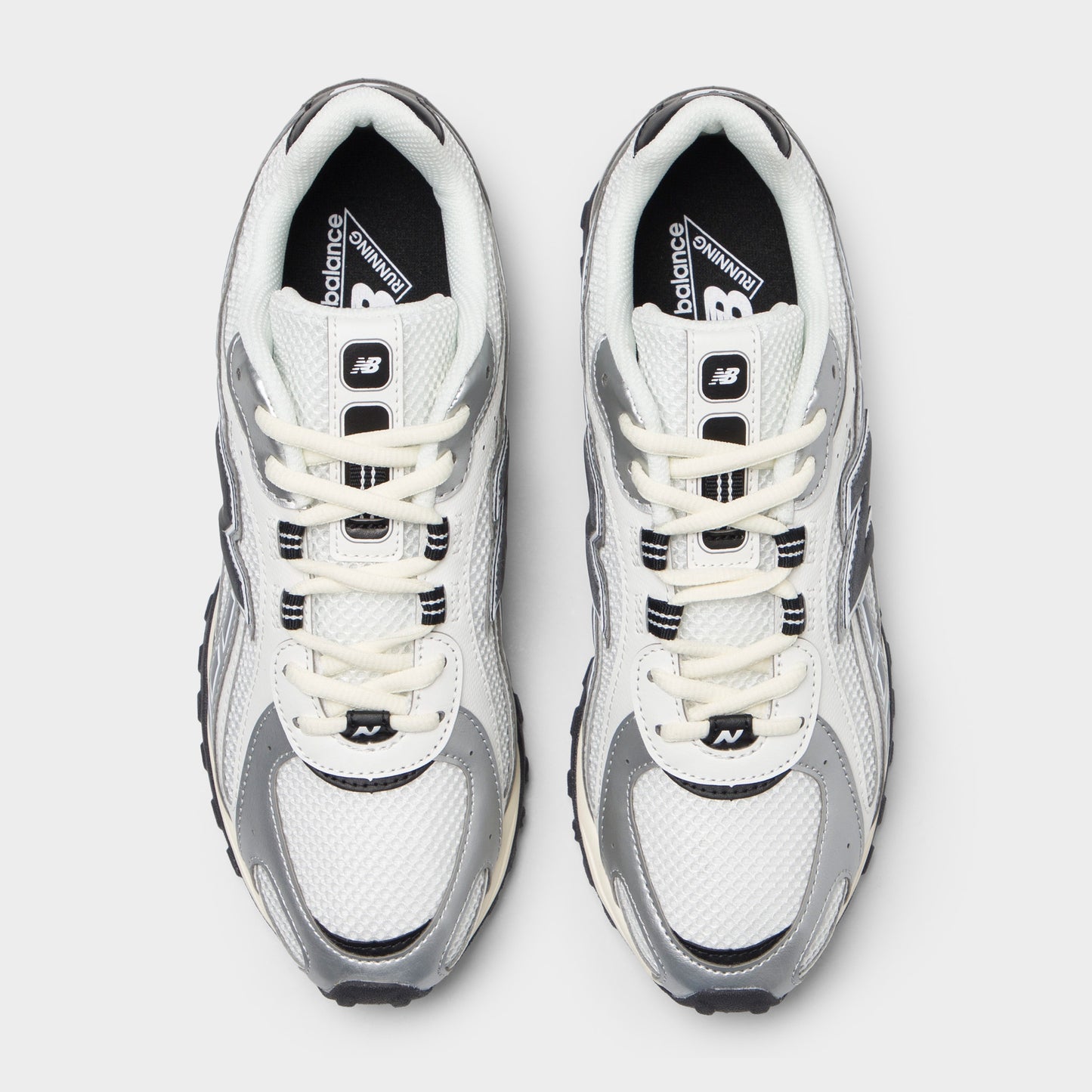 New Balance 204L Silver Metallic / Black