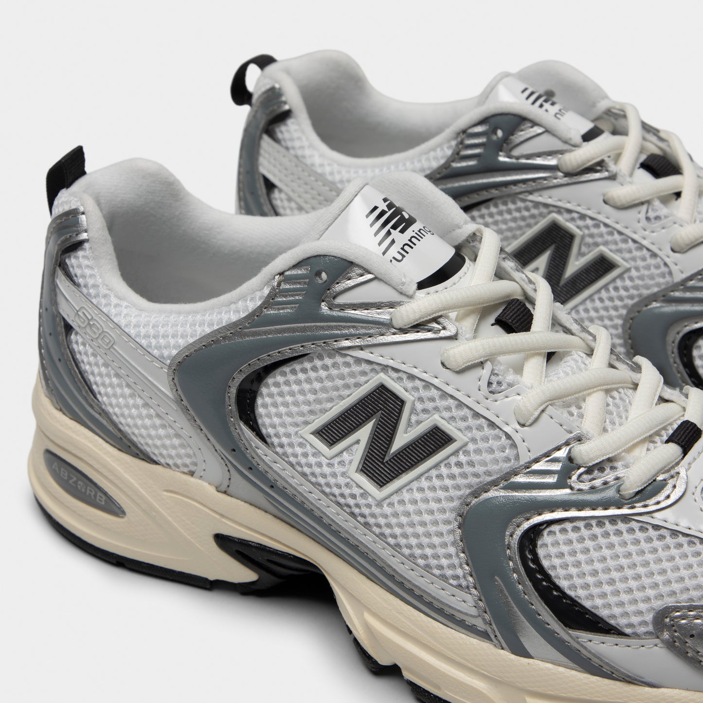 New Balance 530 Silver Metallic / Black Cement