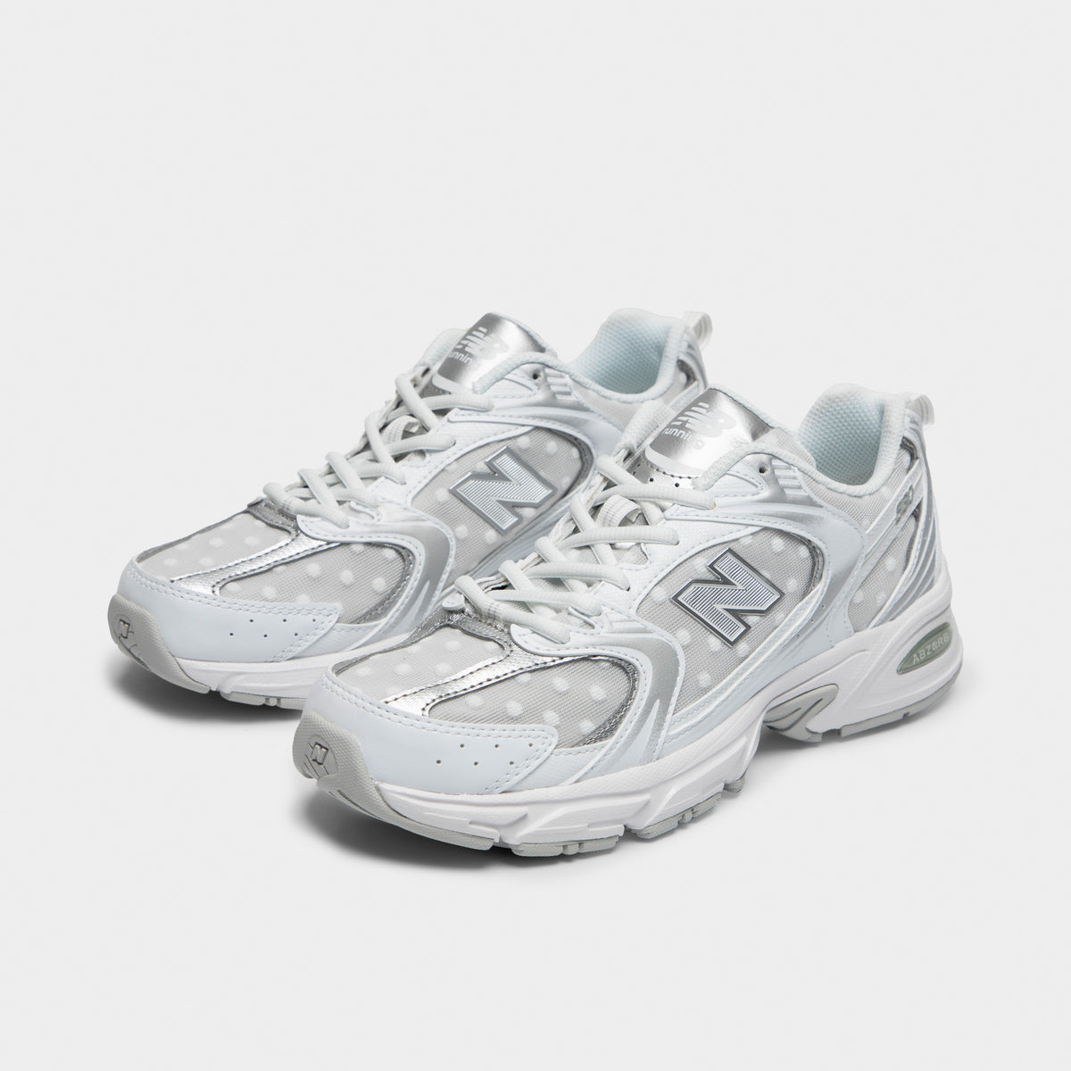 人気 ブランド 服をチェック - 最新トレンドファッション / White 530 Balance New Silver Sports JD | Metallic 靴