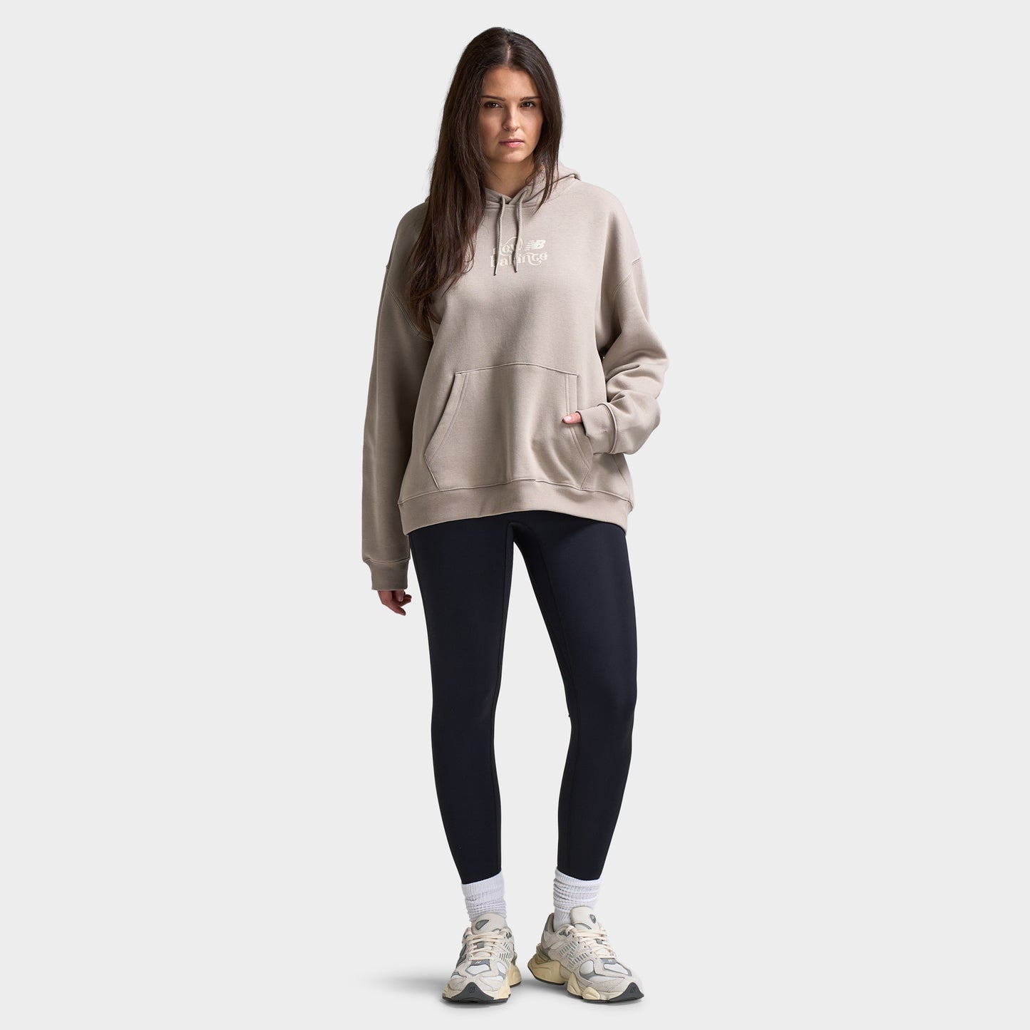 New Balance Women's Script Graphic Hoodie / Brown