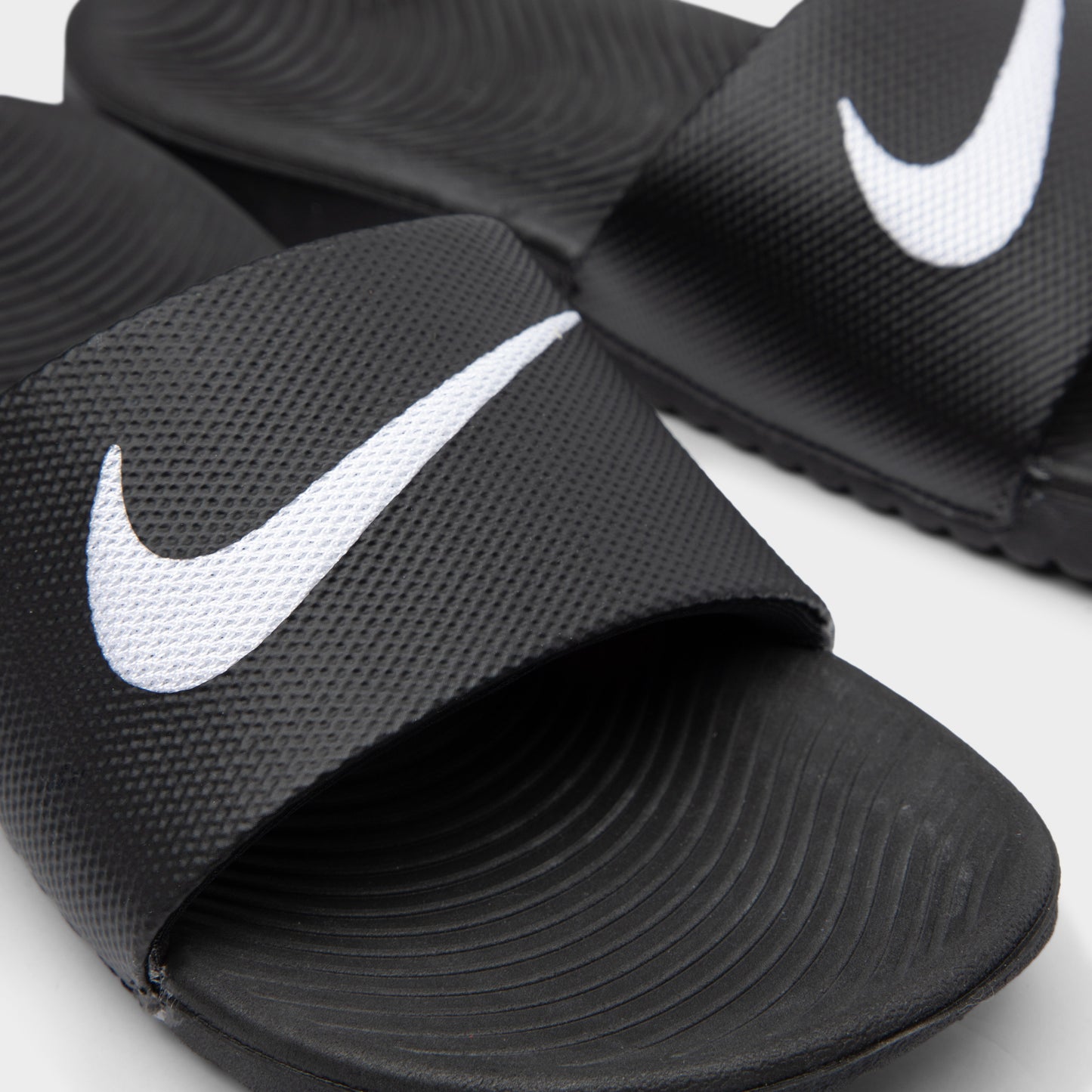 Nike Kawa Sandales GS Noir / Blanc