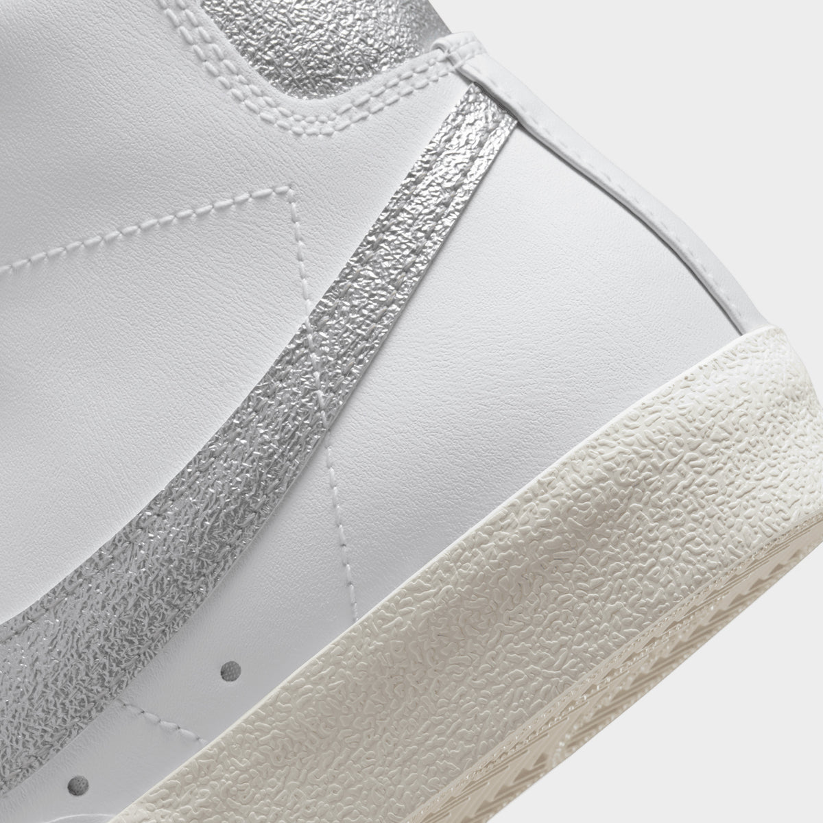 Nike blazer hotsell sail white