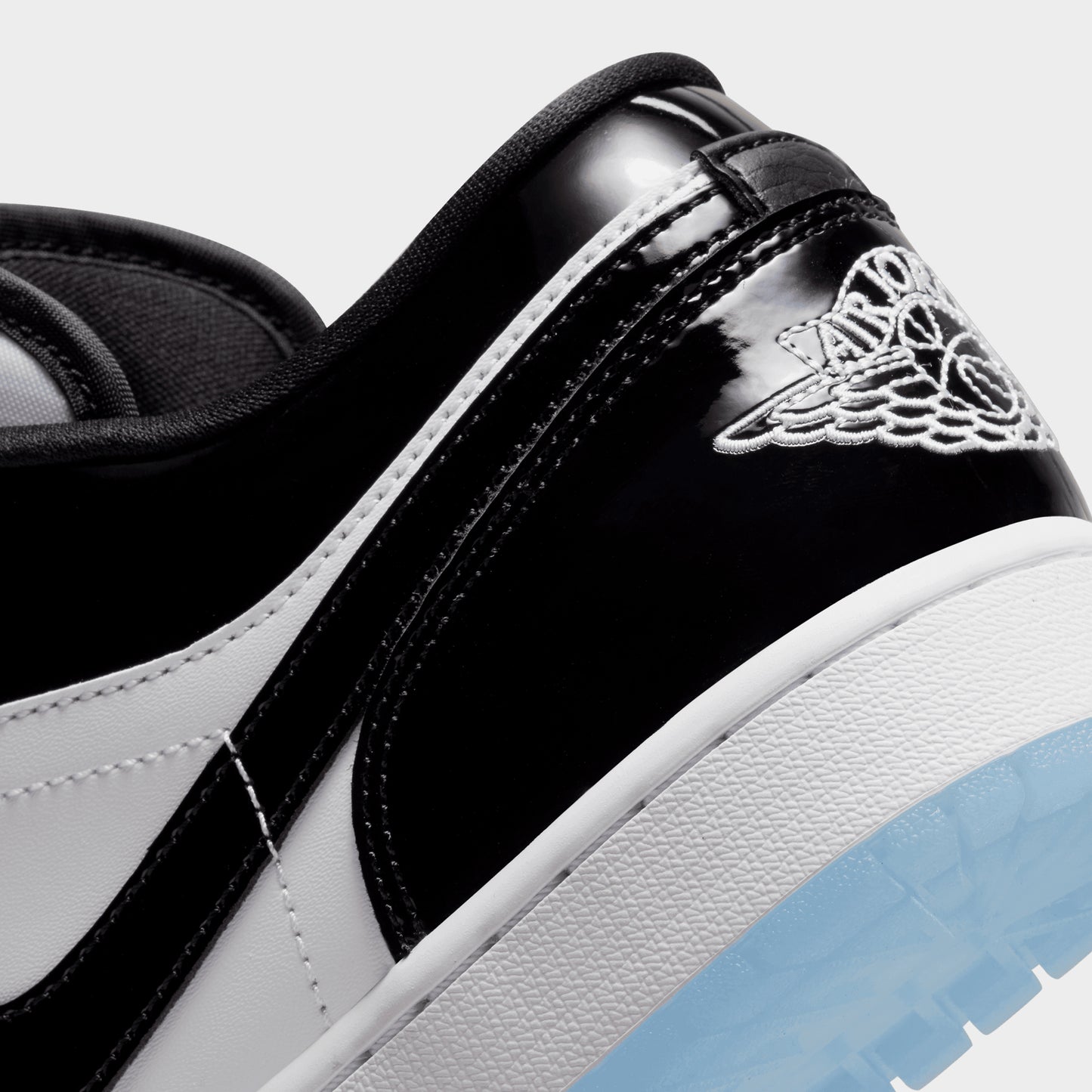 Jordan 1 Low SE White / Black
