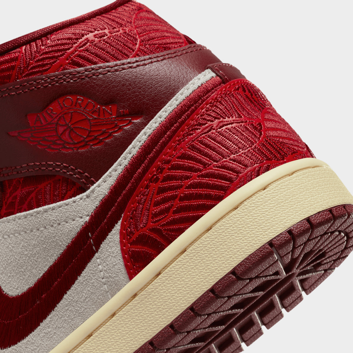 Nike jordan 1 sail university red online