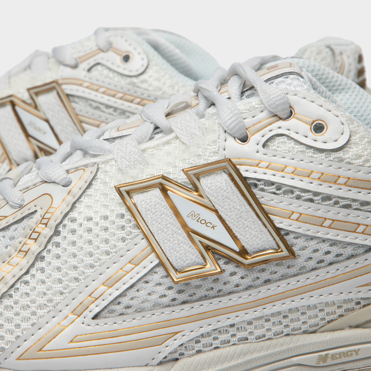 New balance hotsell spikes gold