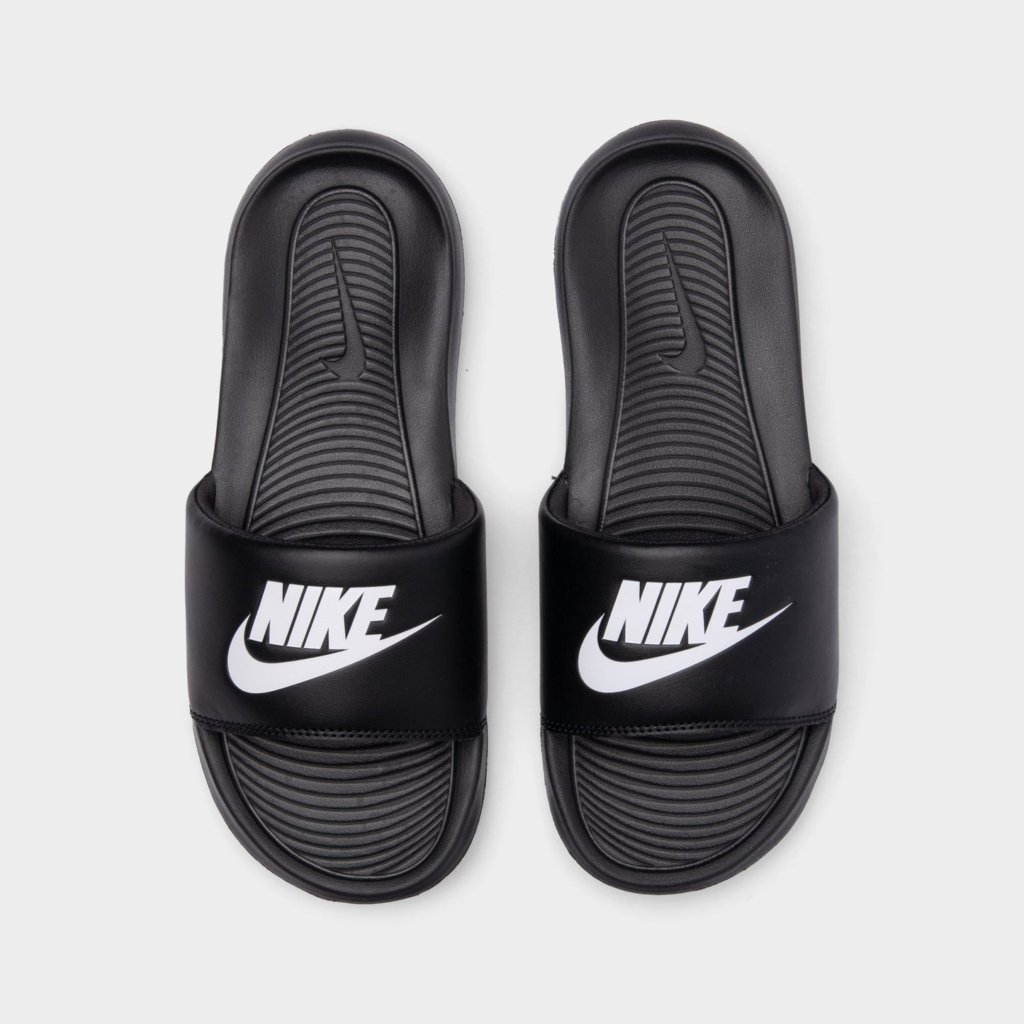 Nike Victori One Femmes Noir / Noir - Blanc