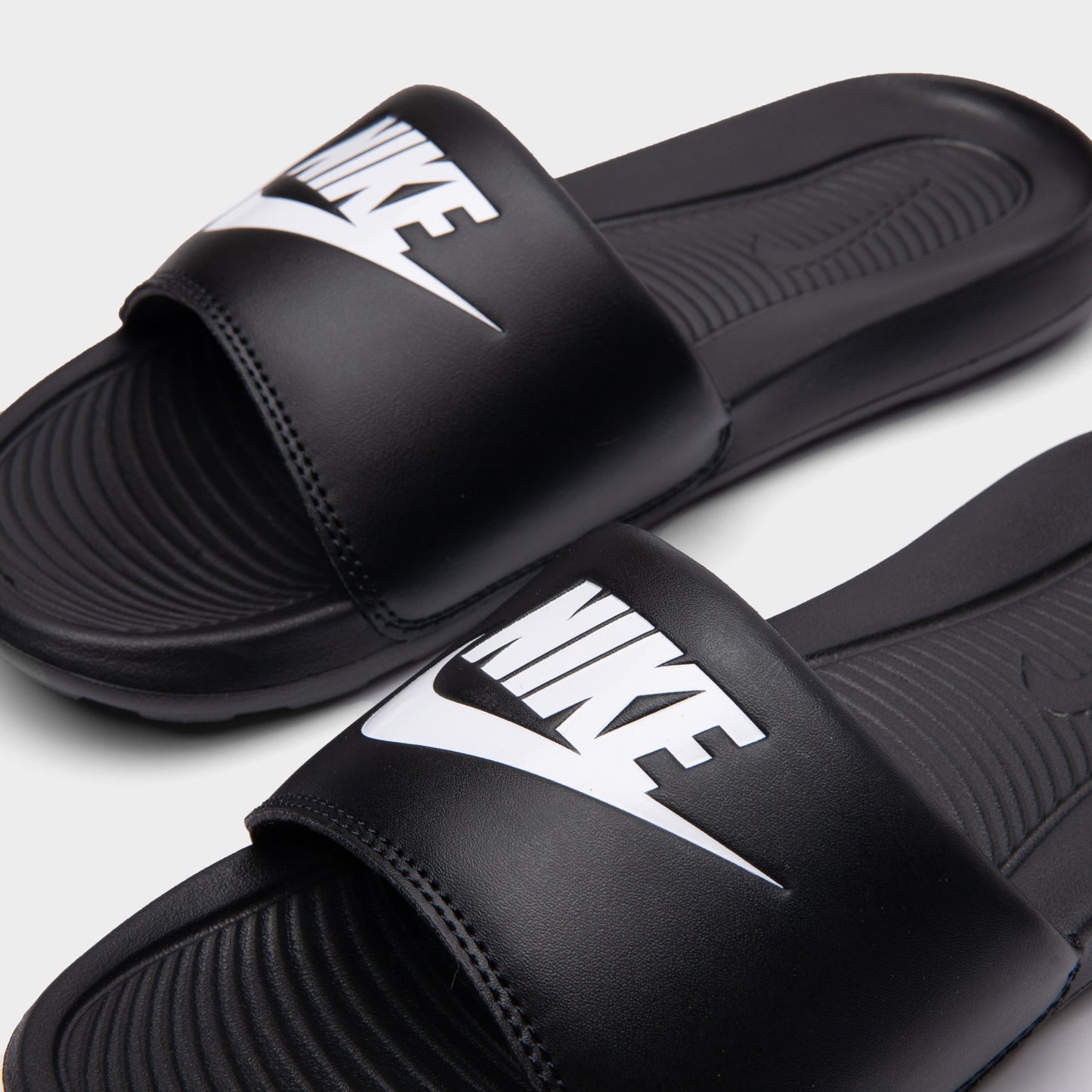 Nike Victori One Femmes Noir / Noir - Blanc