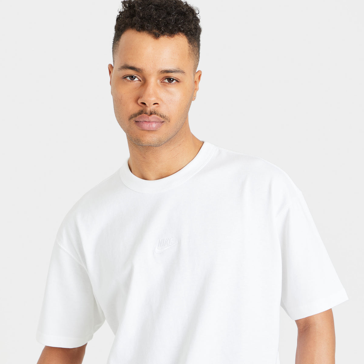 ★Nike★ Sportswear Premium Essential T-Shirt M White DO7393 Nike Sportswear Premium Essential T-shirt / White | JD Sports