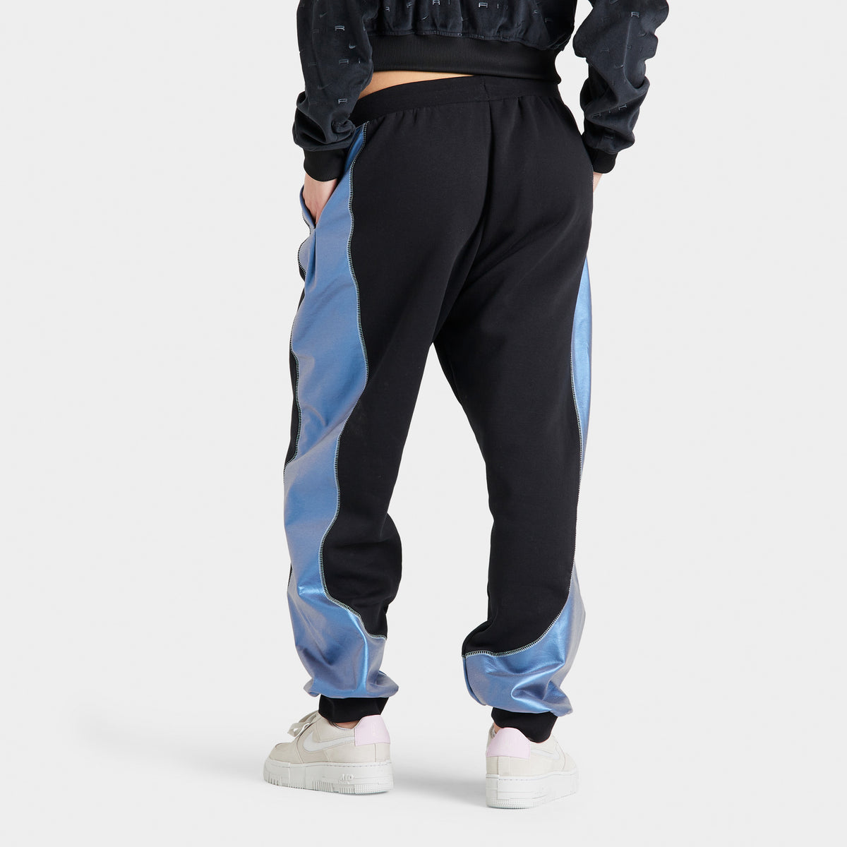 Nike Women's Sportswear Fleece Graphic Joggers / Black