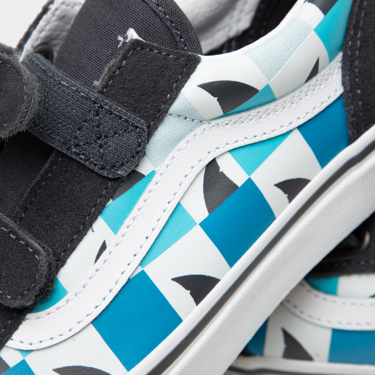 Boys junior vans discount