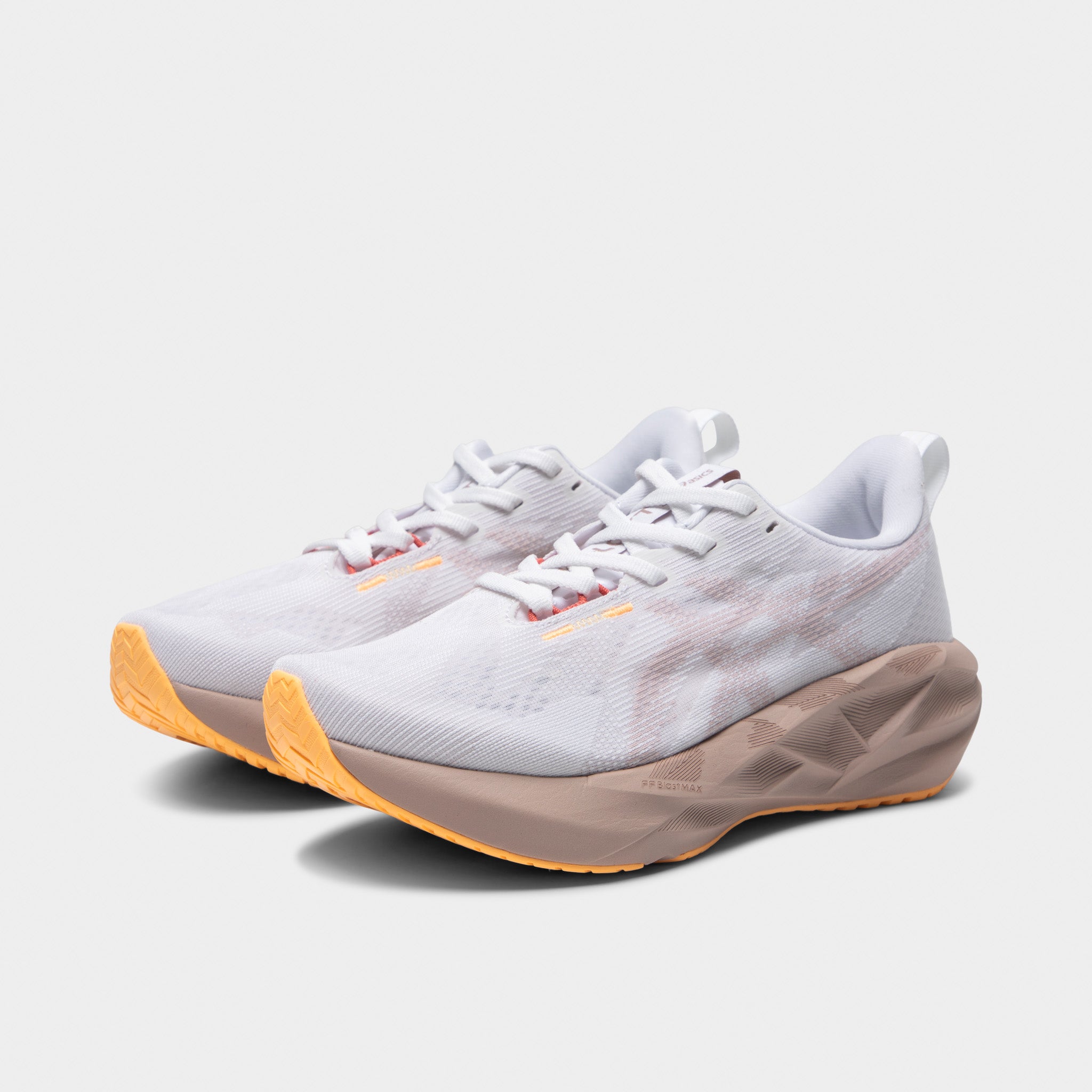 アシックス　NOVABLAST５　ホワイト25.0cm アシックス NOVABLAST 5 ノヴァブラスト5 1012B765 レディス 陸上