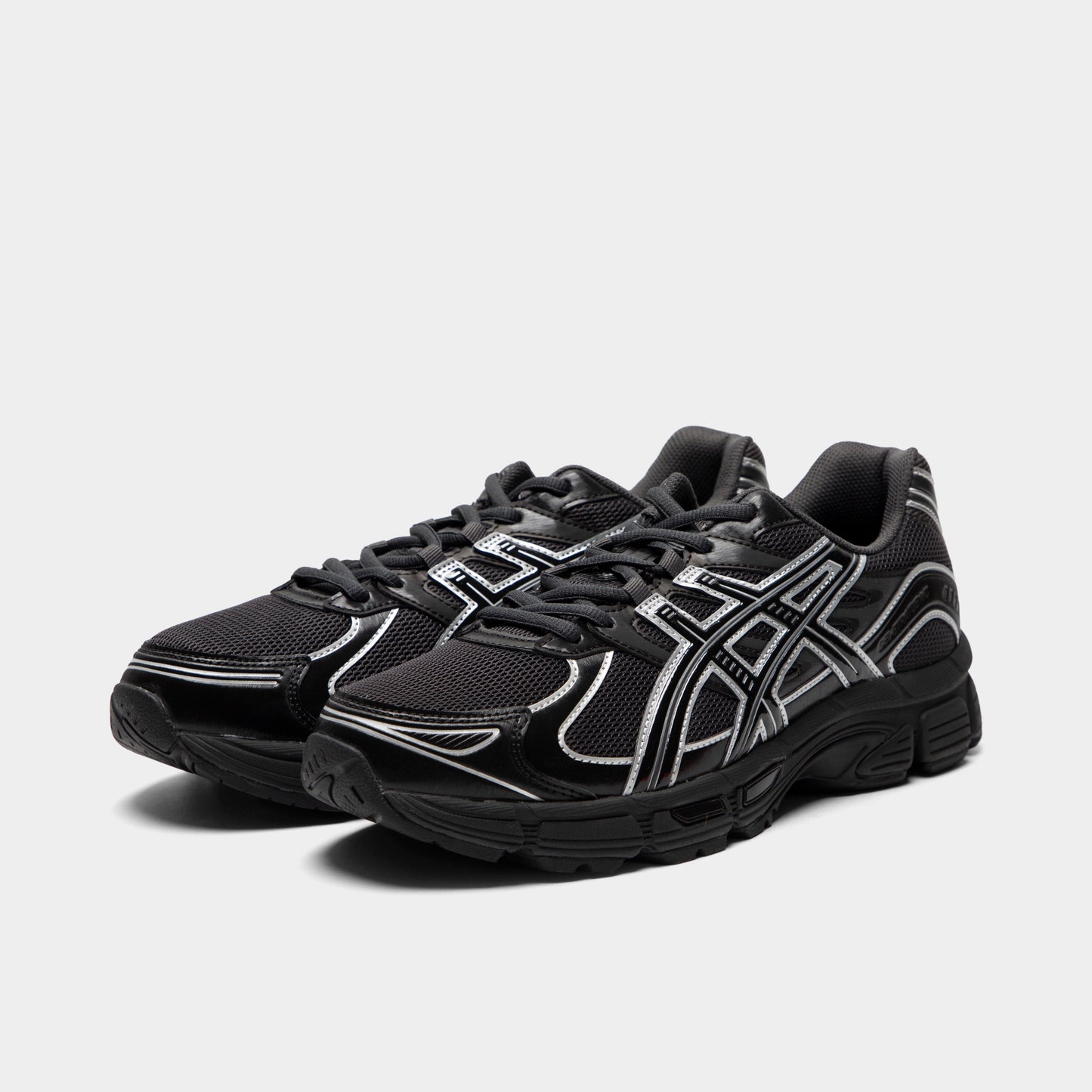 ASICS Gel-Stratus MC. Three-quarter view of graphite grey and black sneakers with black laces, layered overlays and tonal branding.