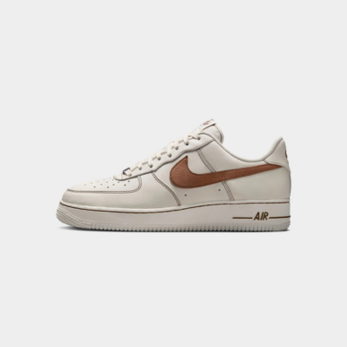 Nike Air Force 1 '07 LV8 « Ivoire / Brun selle ». Magasinez les chaussures pour hommes dès maintenant chez JD Sports