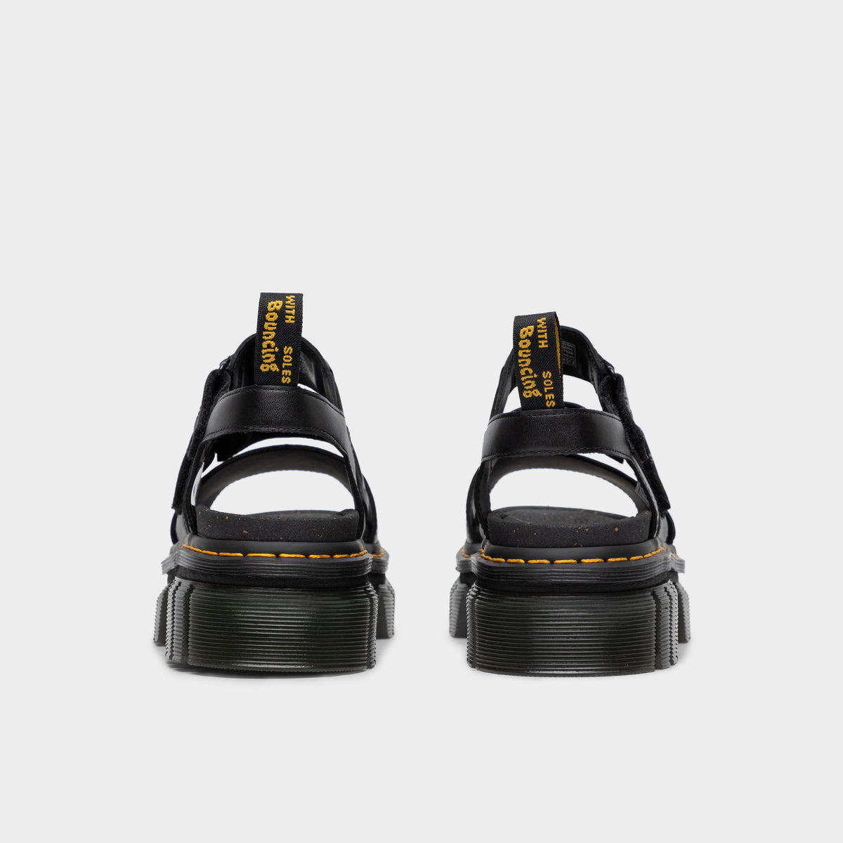 Dr. Martens Femmes Ricki Nappa Lux à 3 bandes Sandale / Noir