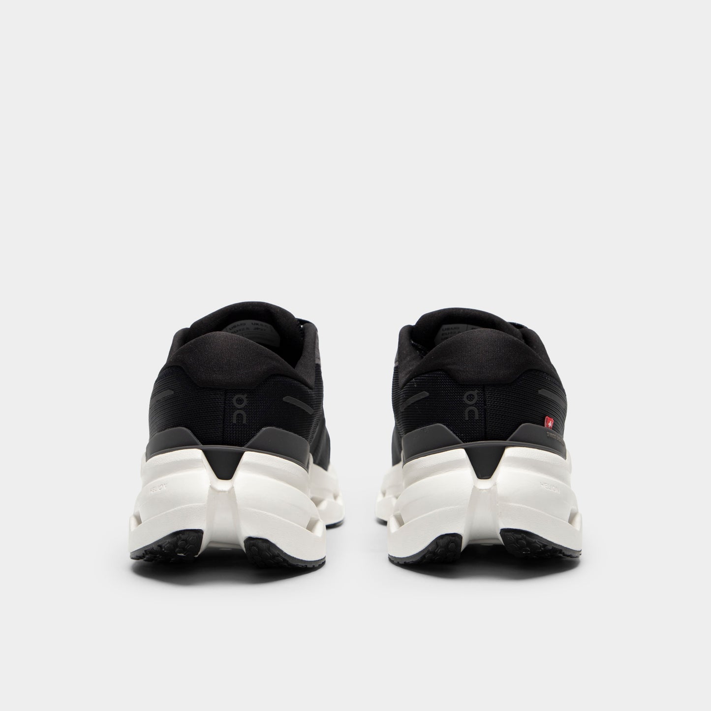 On Cloudrunner 3 Noir / Ivoire