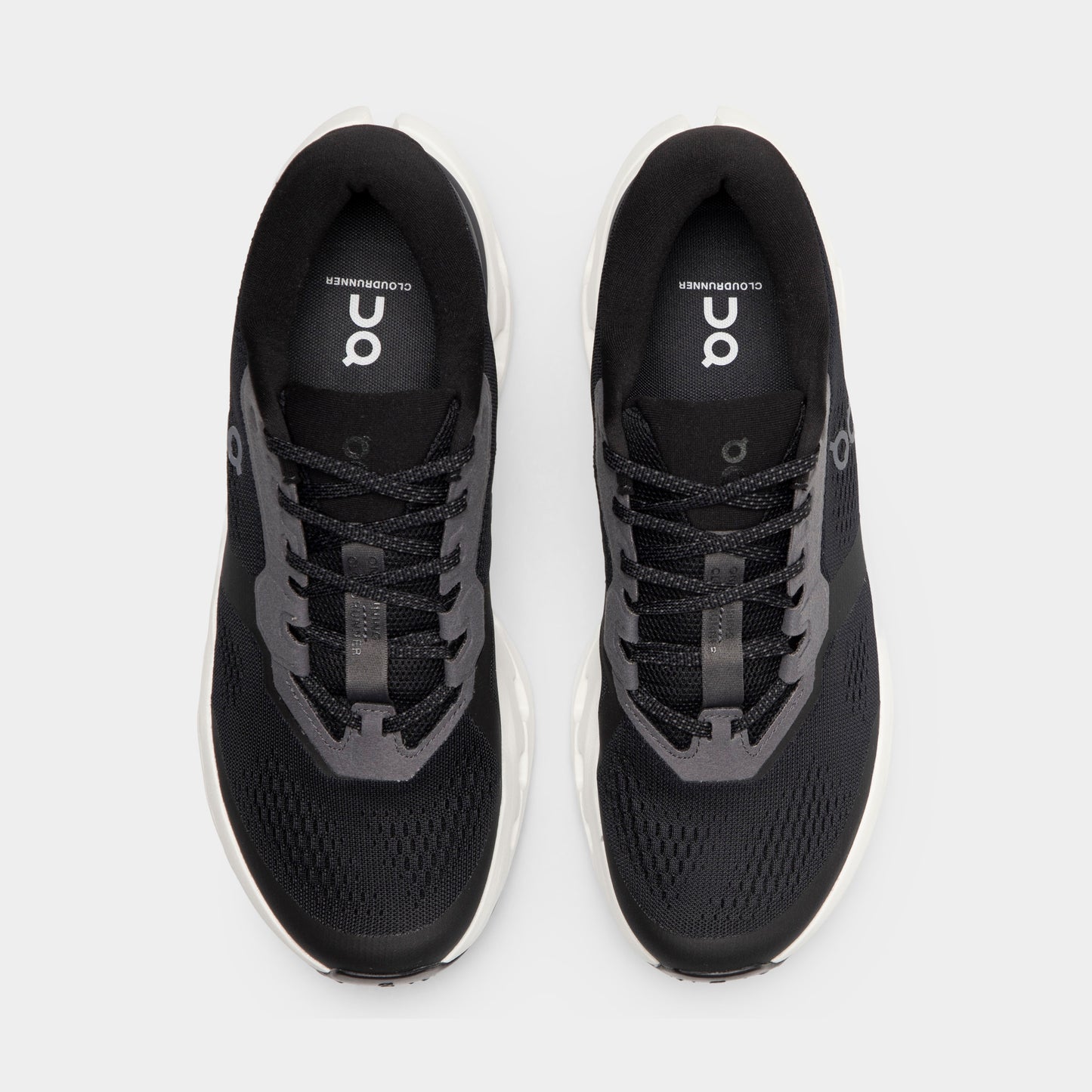 On Cloudrunner 3 Noir / Ivoire