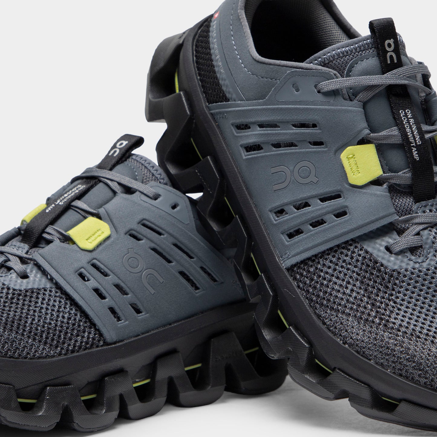 On Cloudswift Amp Navy / Black