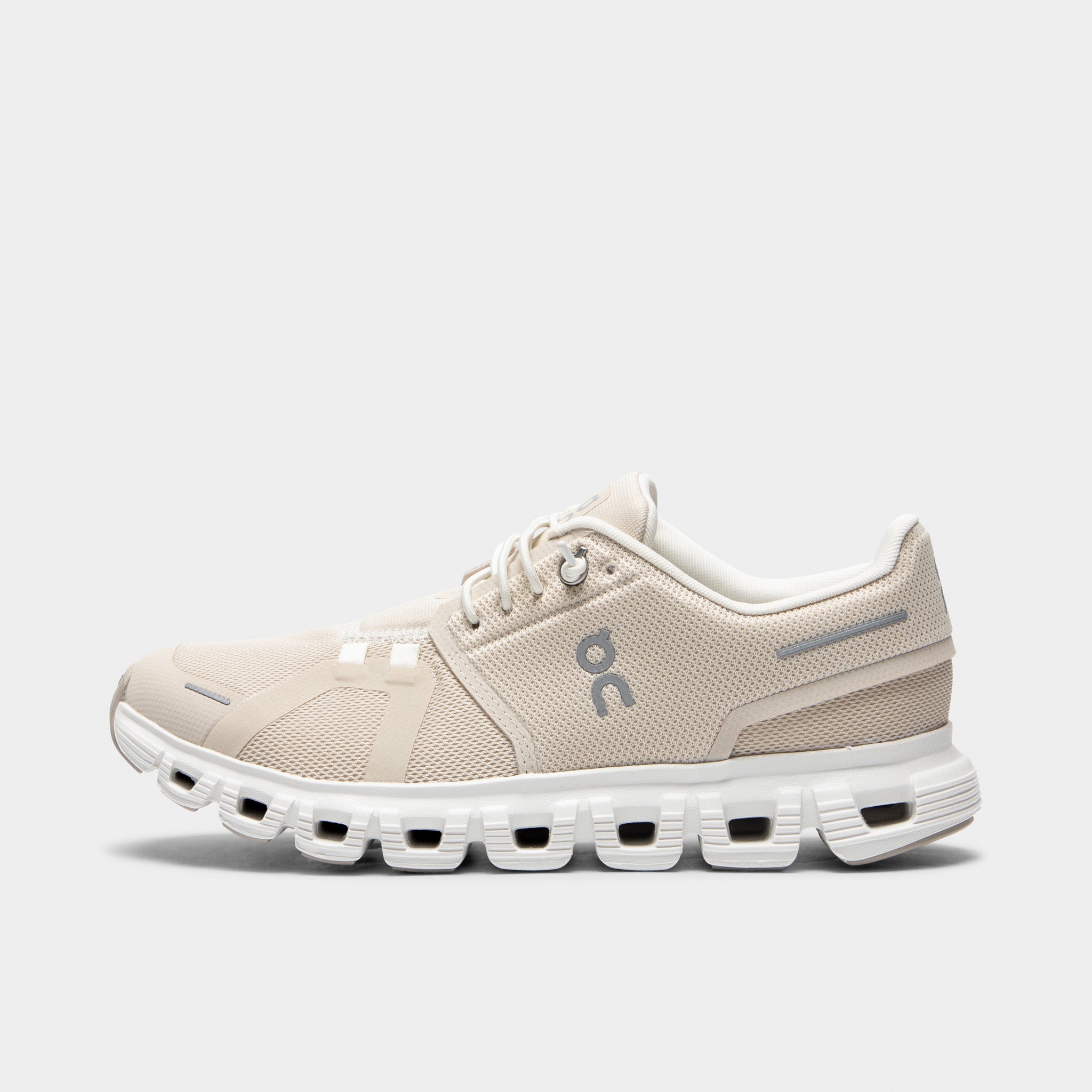 靴 On Cloud 6 Pearl | White On Women's Cloud 6 Pearl / White – JD Sports