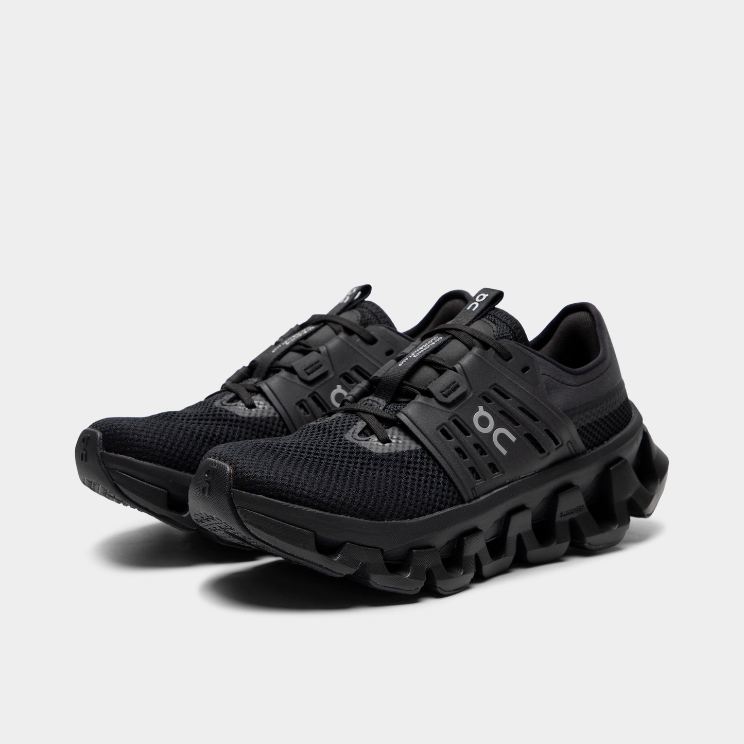 On Women's Cloudswift AMP Black / Silver