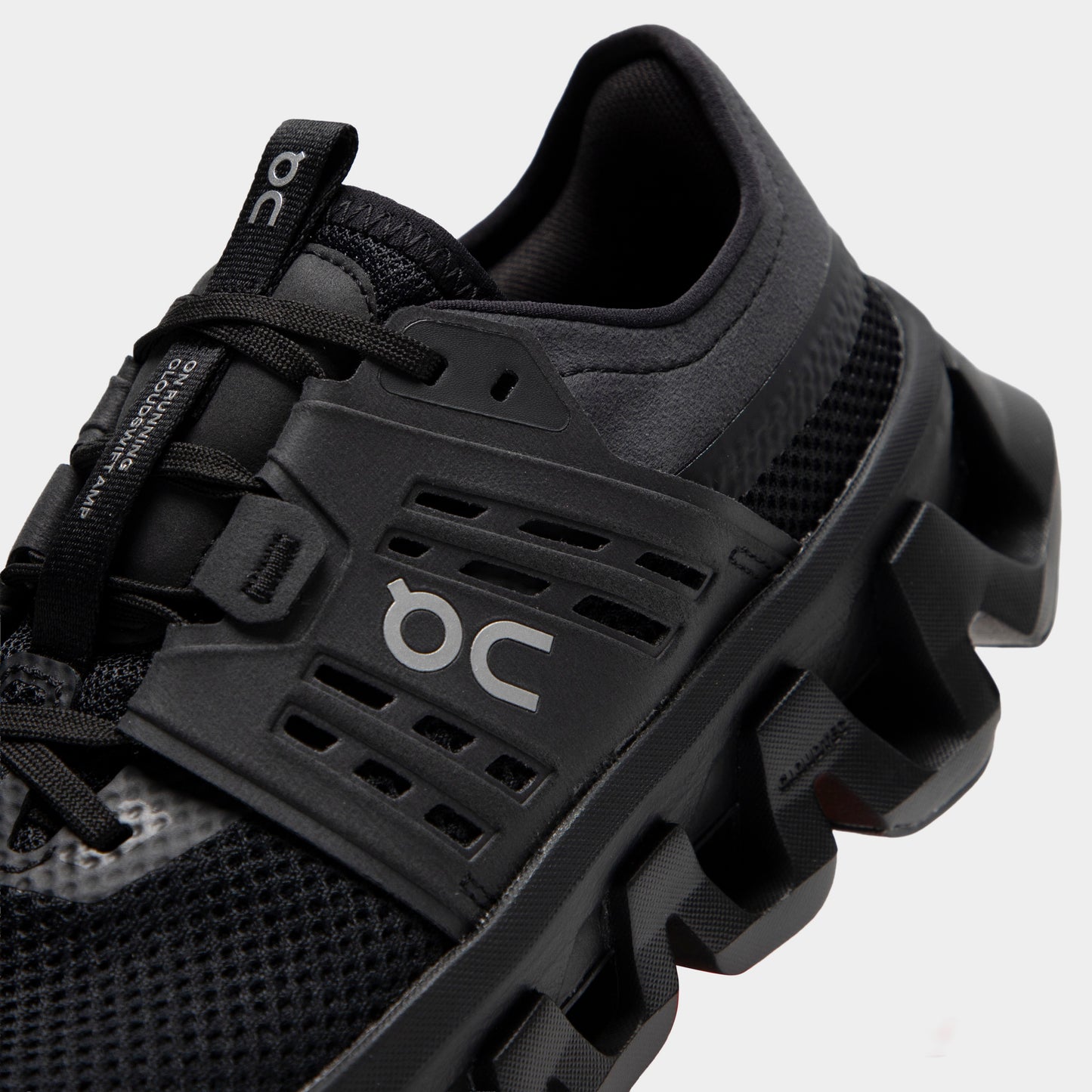 On Women's Cloudswift AMP Black / Silver