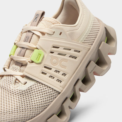On Women's Cloudswift Amp Sand / Desert
