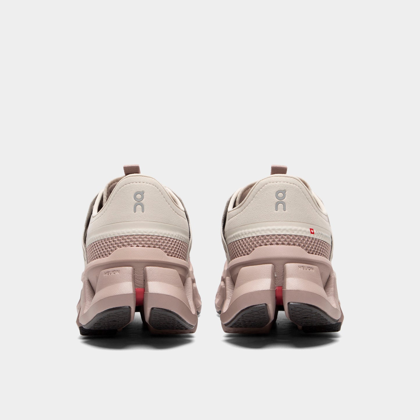 On Women's Cloudswift AMP Pearl / Biscuit