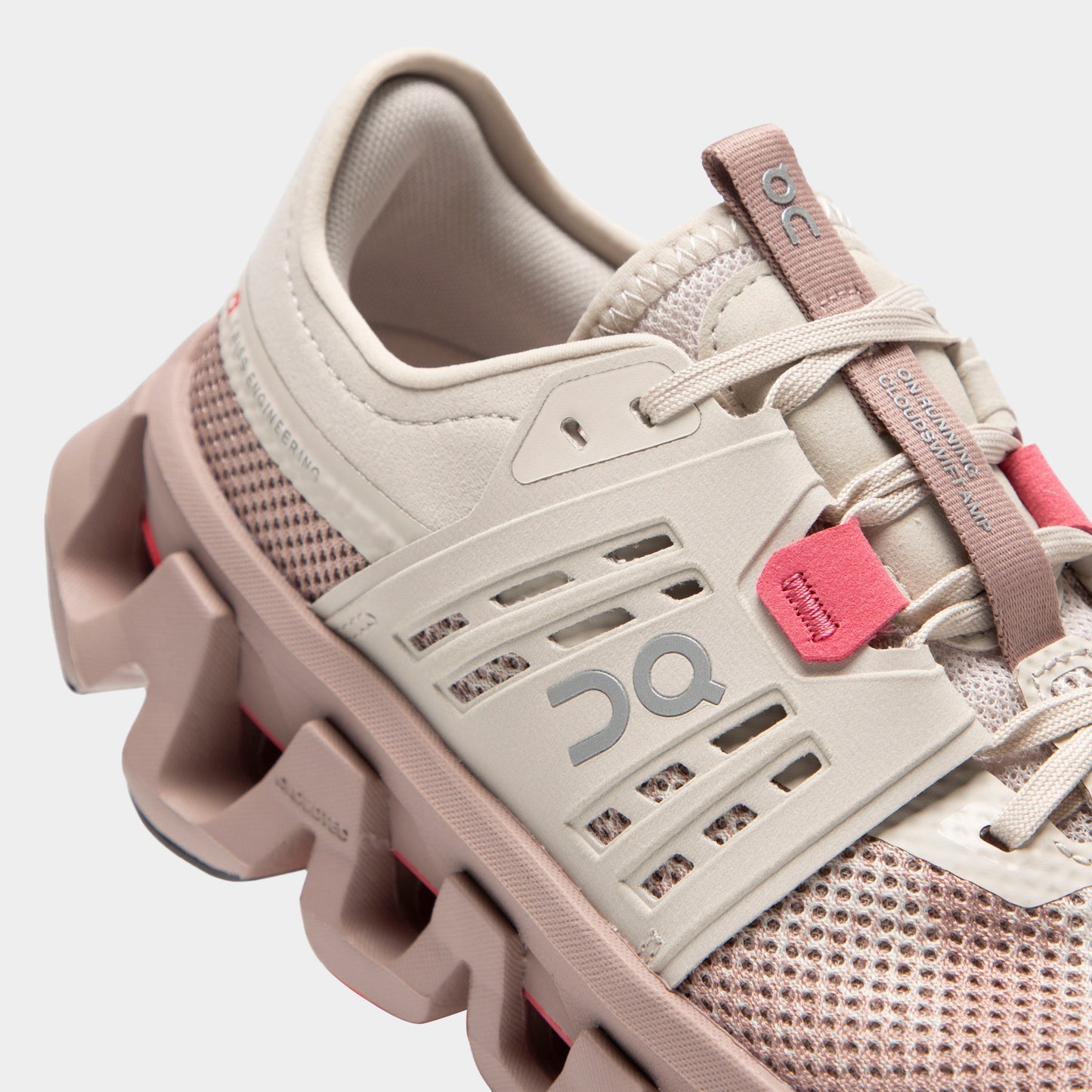 On Women's Cloudswift AMP Pearl / Biscuit