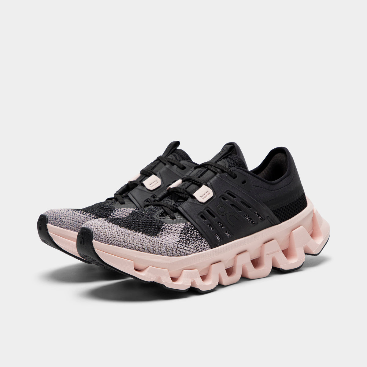 On Women's Cloudswift AMP Black / Salt