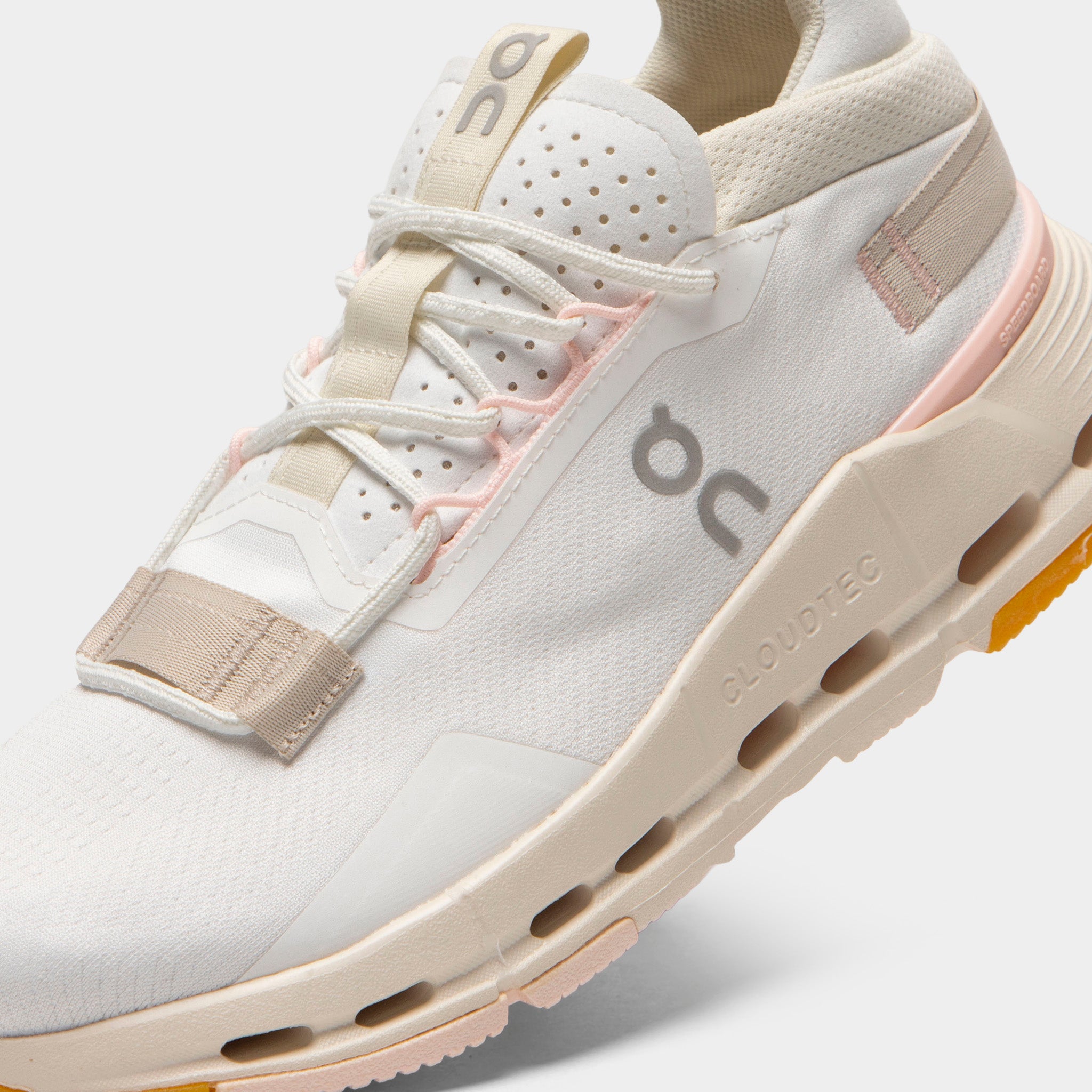 On ホワイト スニーカー　 Cloudnova On Women's Cloudnova White / Ivory – JD Sports