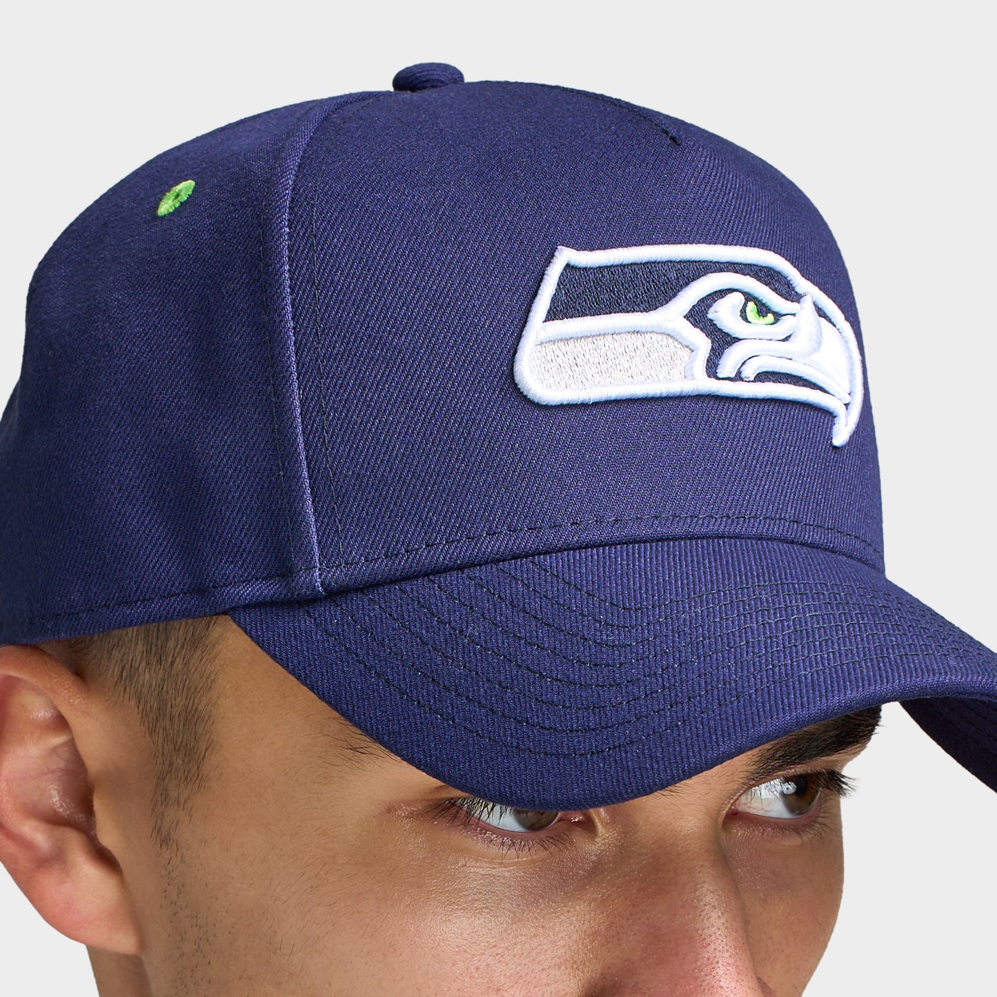 New Era Seattle Seahawks 9FORTY AF. Close-up of navy cap showing the white Seattle Seahawks logo, curved brim and structured crown.