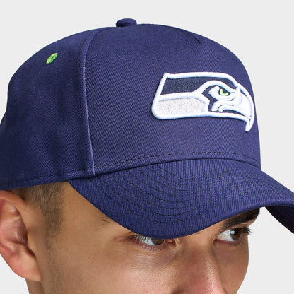 New Era Seattle Seahawks 9FORTY AF. Close-up of navy cap showing the white Seattle Seahawks logo, curved brim and structured crown.