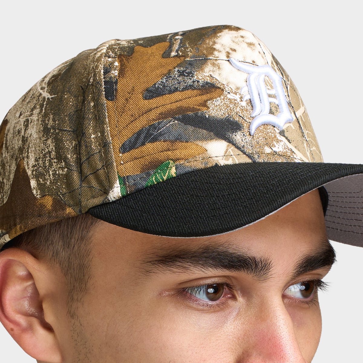 New Era Detroit Tigers 9FORTY AF. Close-up of real tree camo and black cap showing the white Detroit Tigers logo, camouflage pattern and curved black brim.