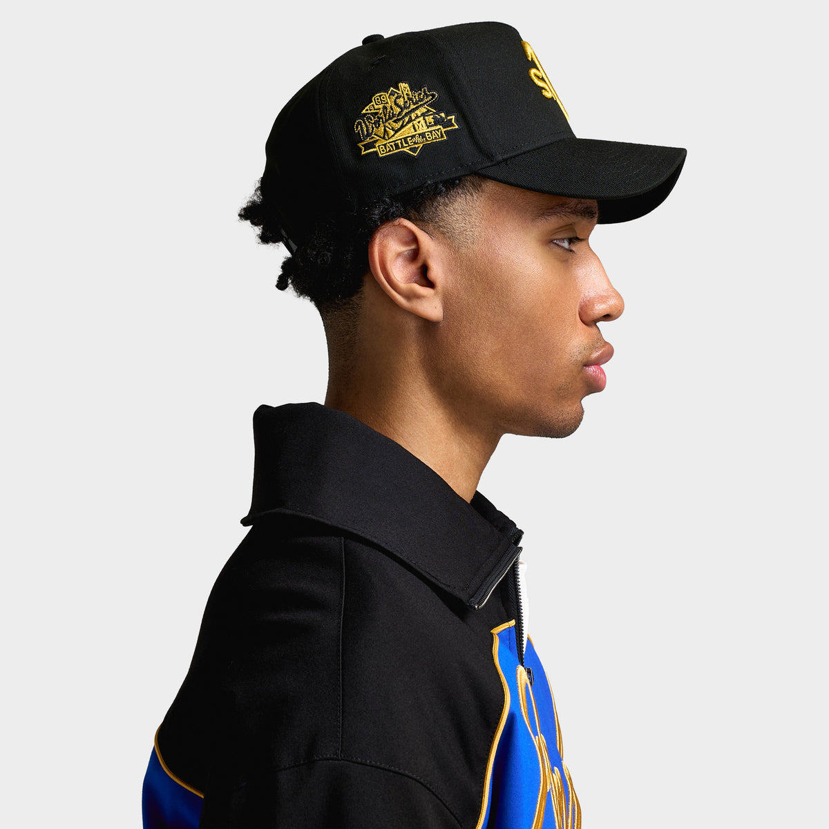 New Era Oakland Athletics Upside Down 9FORTY A-Frame. Side profile view showcasing high A-frame crown silhouette, curved black visor, and embroidered gold side patch detailing.