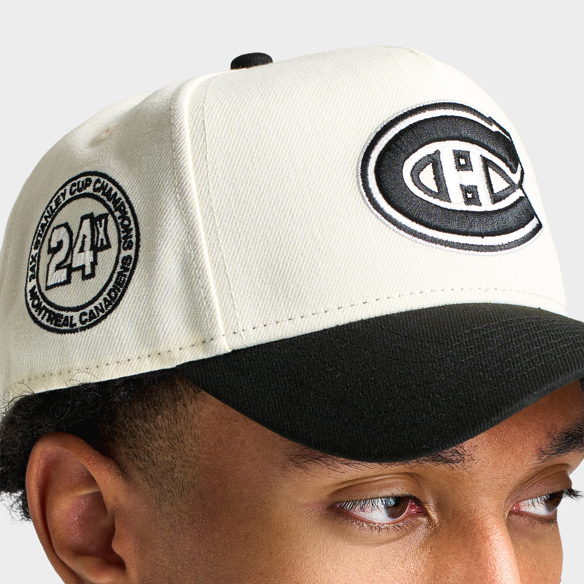 New Era Montreal Canadiens 9FORTY A-Frame. Close-up view highlighting round black Canadiens crest patch, chrome crown, commemorative side patch, and black visor.