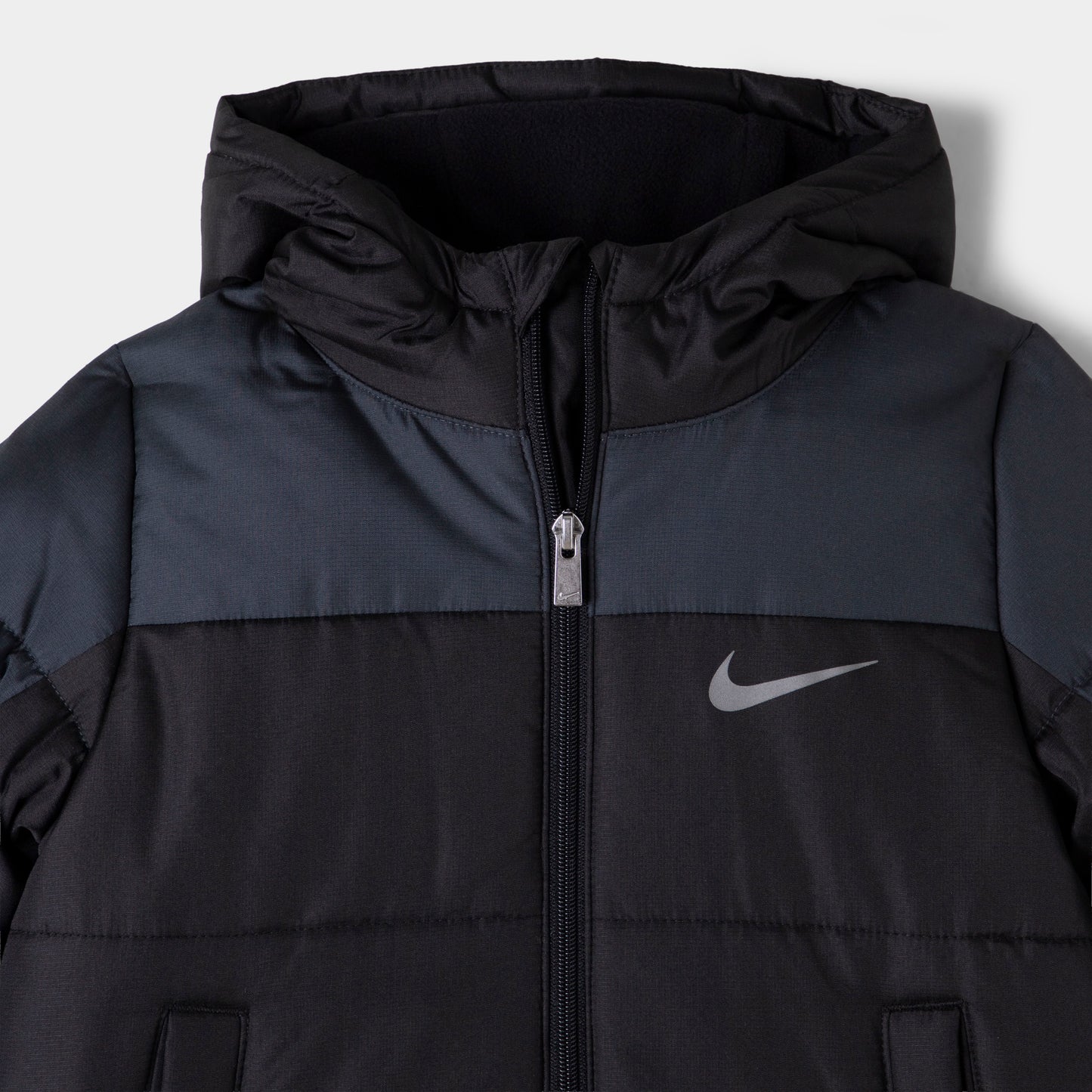 Nike Enfant Veste matelassée couleur block et Cloisonnée / Noir