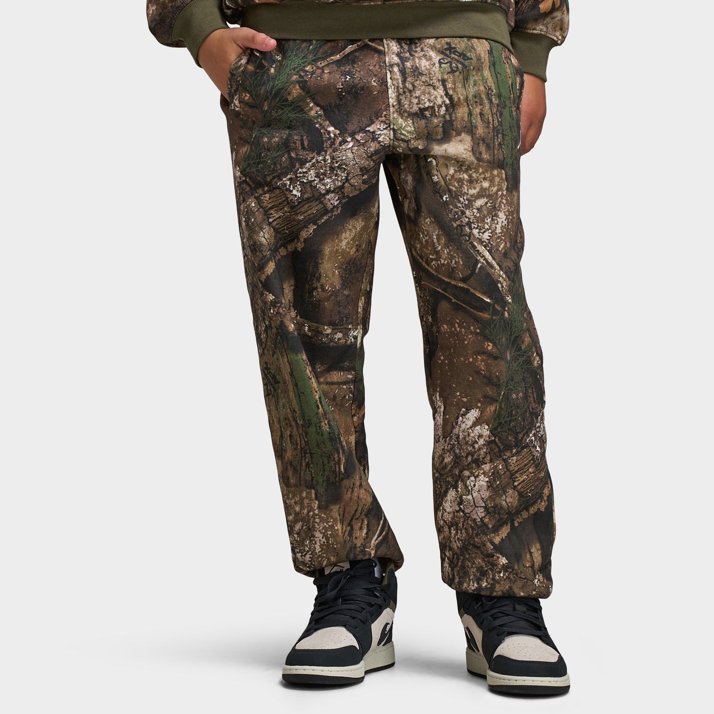 Jordan Juniors' MJ MVP Real Tree Fleece Pant / Medium Olive Camo