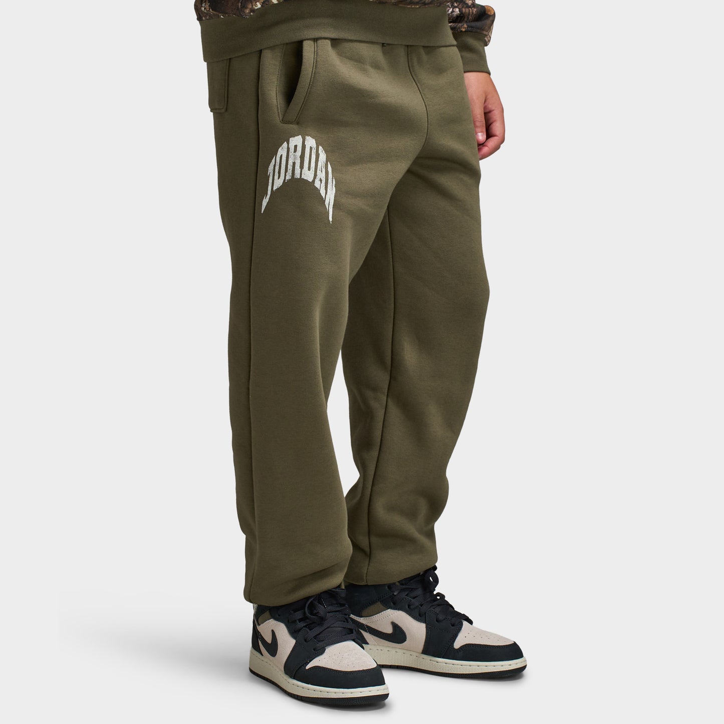 Jordan Juniors' MJ MVP Fleece Pants / Medium Olive