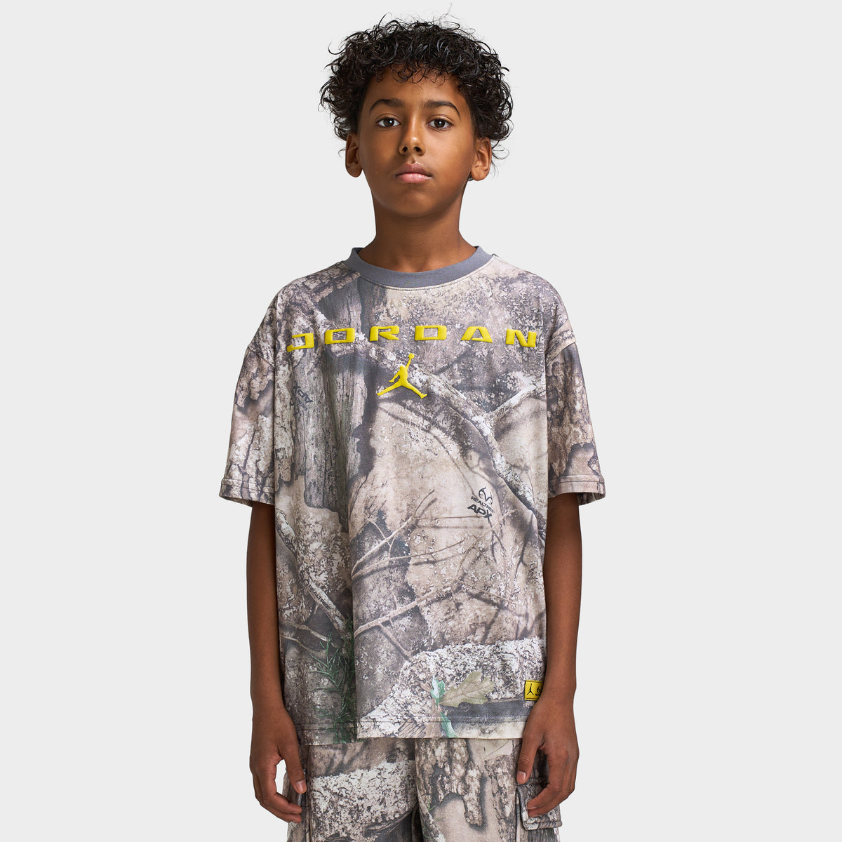 Jordan Junior Boys' MJ Brooklyn Real Tree AOP T-Shirt / Swan