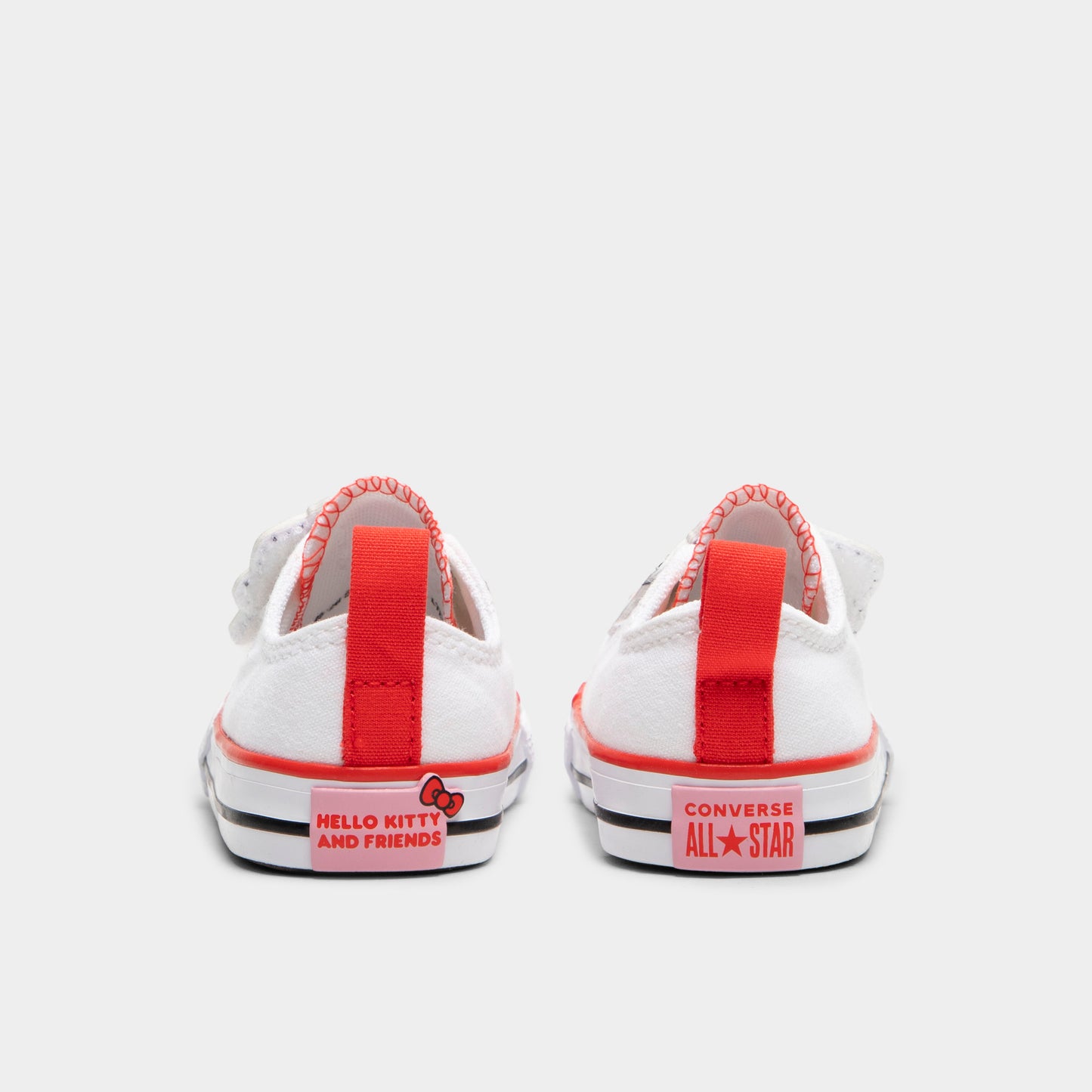 Converse Enfants Chuck Taylor All Star modèle Hello Kitty et ses amis Blanc / Blanc - Rouge