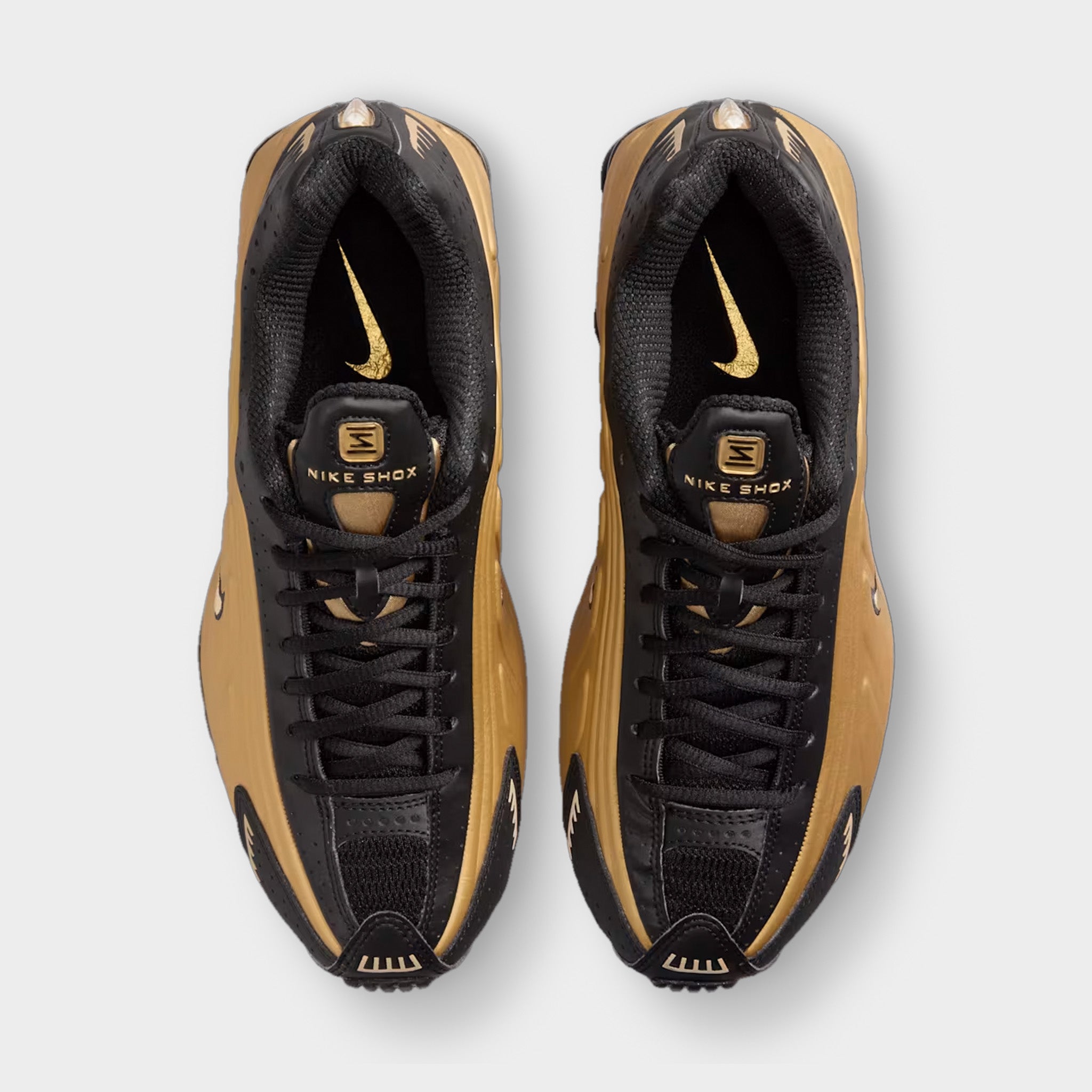 A*9様 【新品未使用】　Nike Shox R4 ブラック/ゴールド　27cm Nike Women's Shox R4 Black / Metallic Gold - Metallic Silver – JD