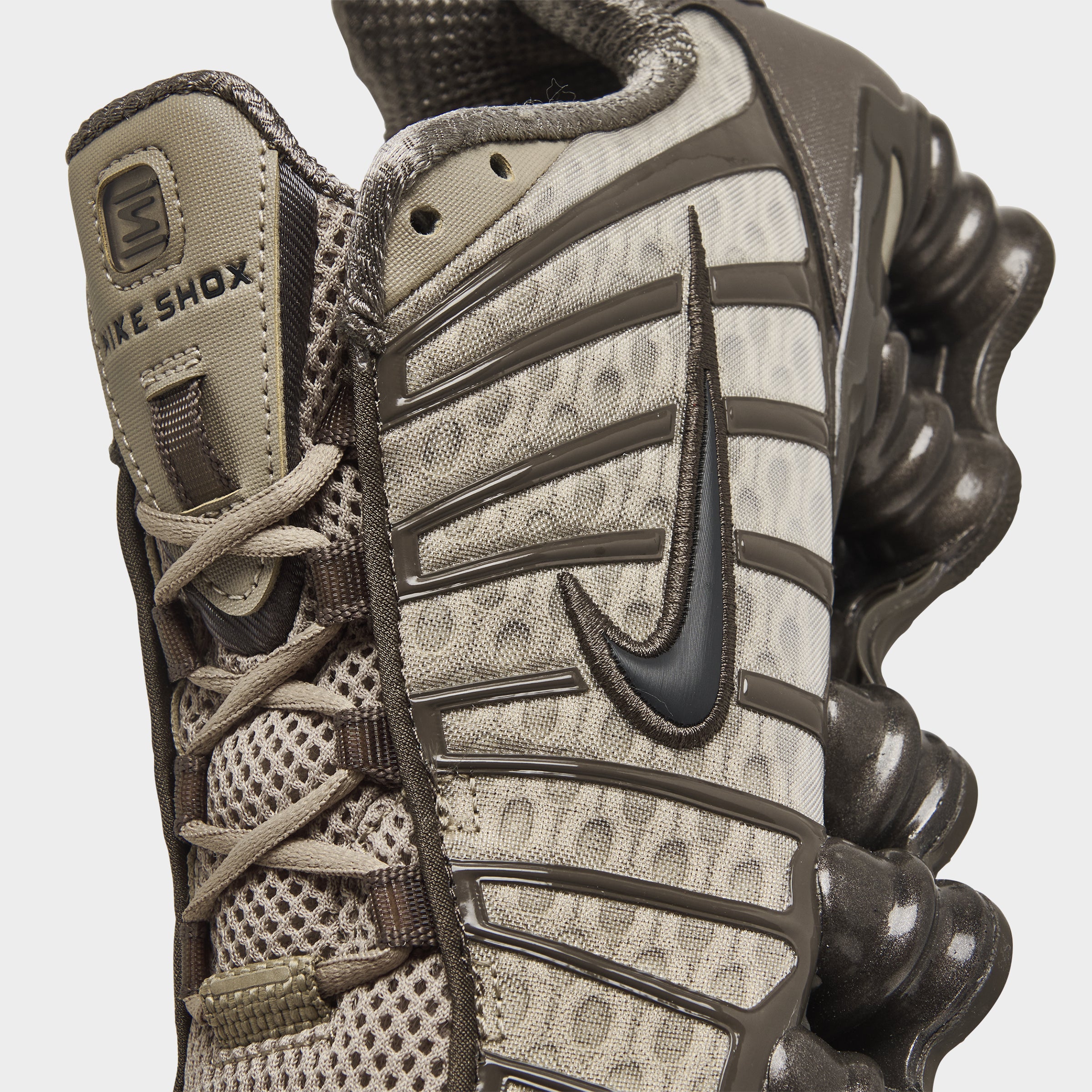 靴 Nike Women's Shox TL Khaki Nike Shox TL Khaki Ironstone Off Noir (Women's) - AR3566-201