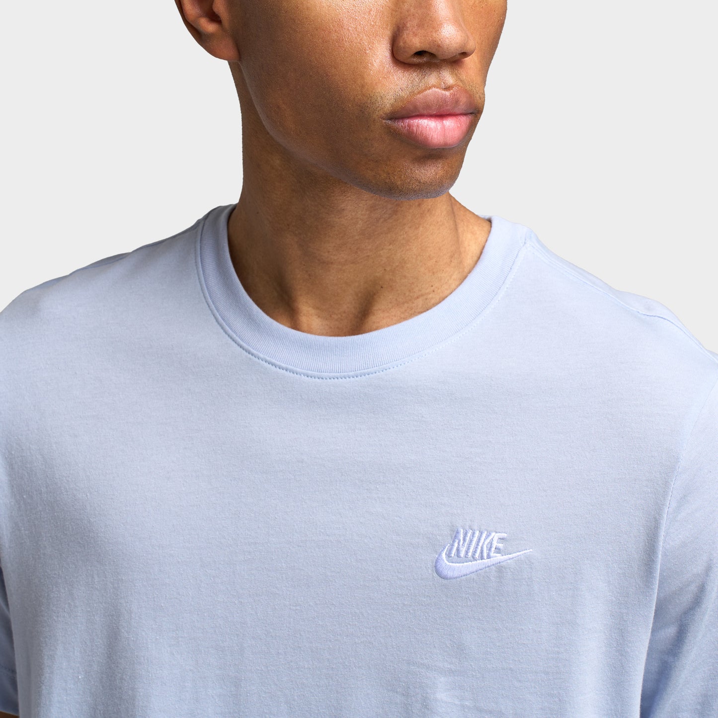 Nike Sportswear Club T-Shirt Ghost / White
